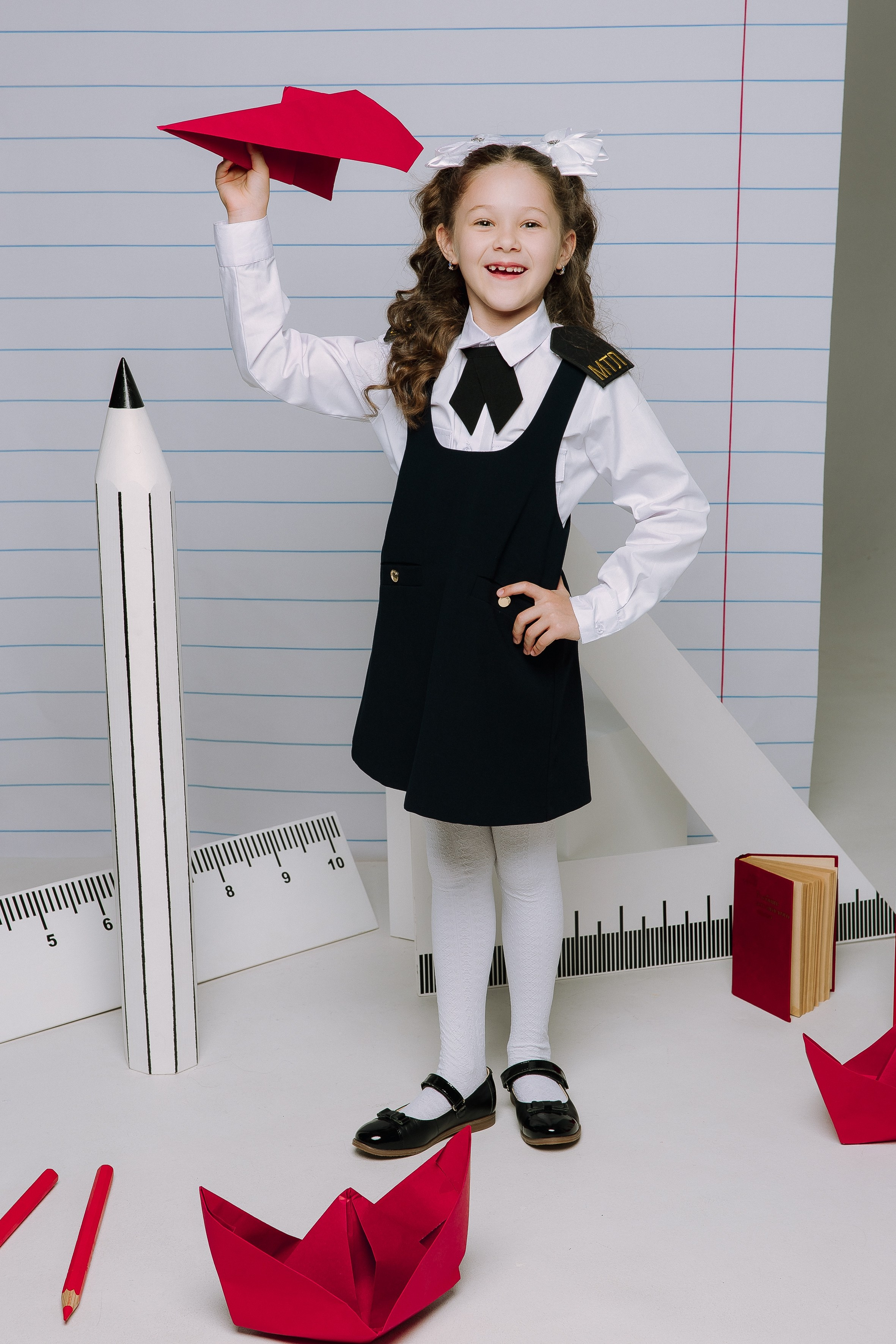 Студия- Портреты начальная школа (С реквизитом). Выпускные альбомы Натальи Бутко: Новороссийск, Анапа, Геленджик