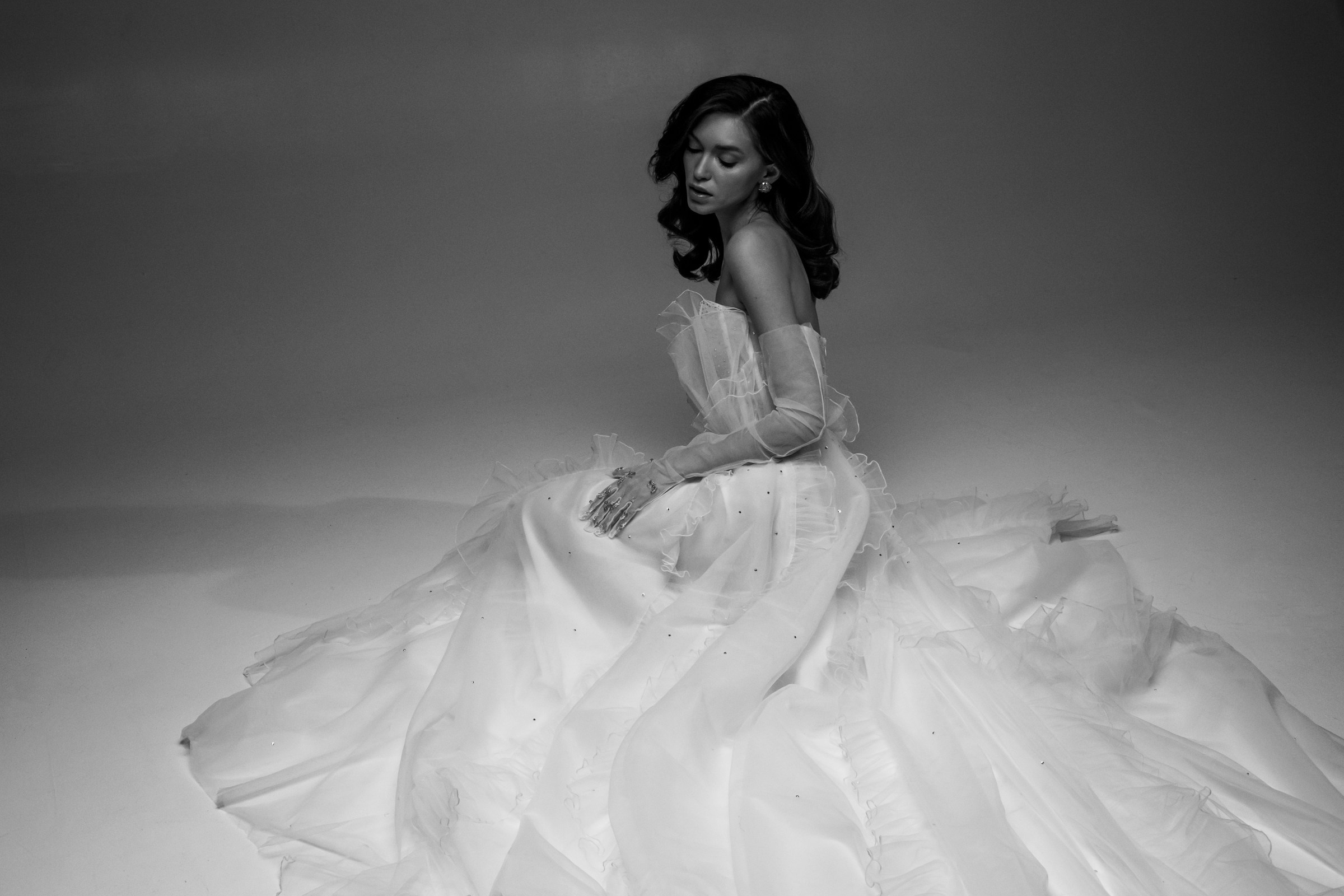 Свадебная фотосессия в студии с постоянным светом. Свадебный фотограф в Москве Элина Ларченкова. Фото, которые цепляют