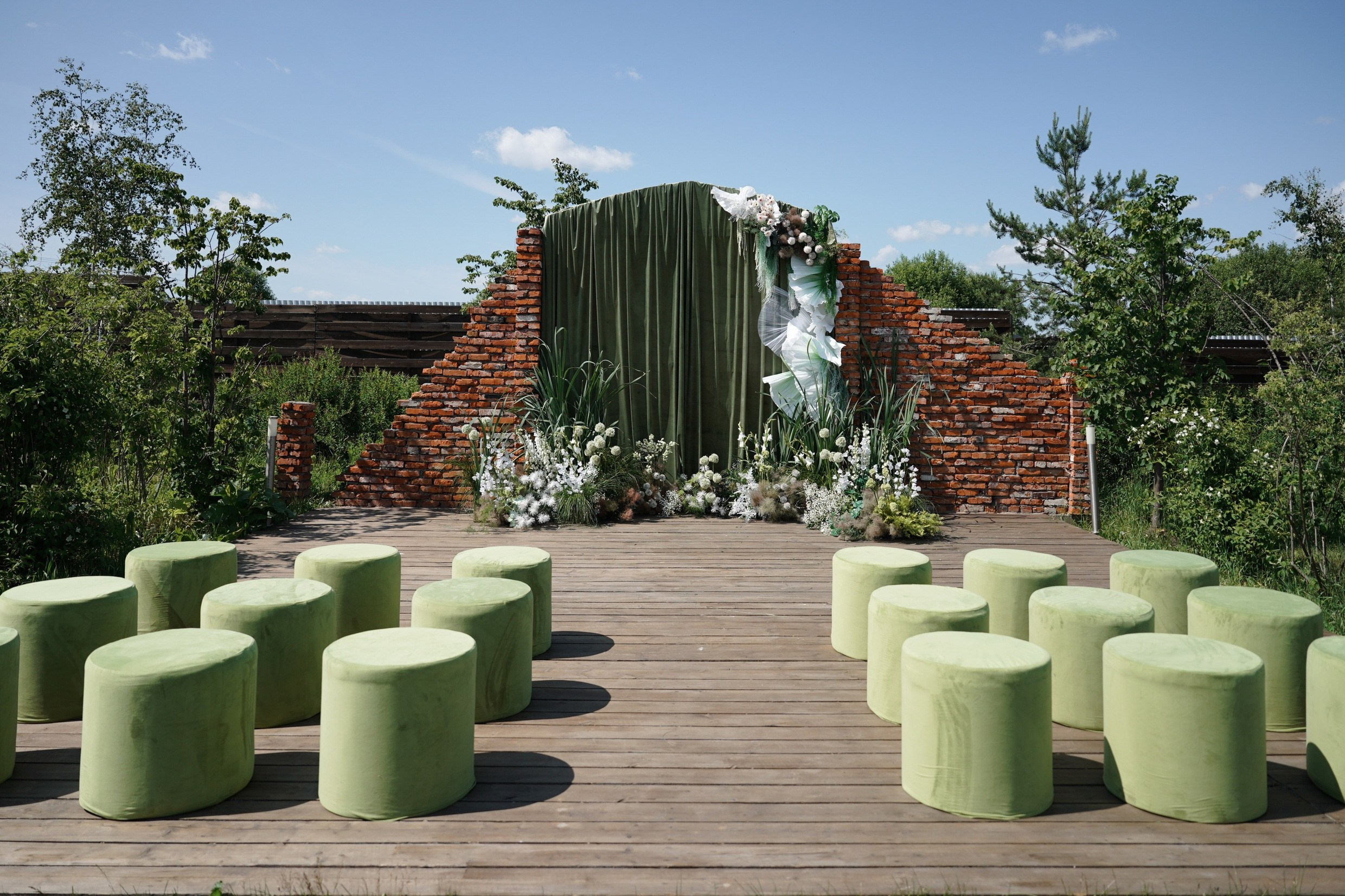 Амбарные ворота. Локация для церемонии и фотосессии. Свадебная площадка РАНЧО