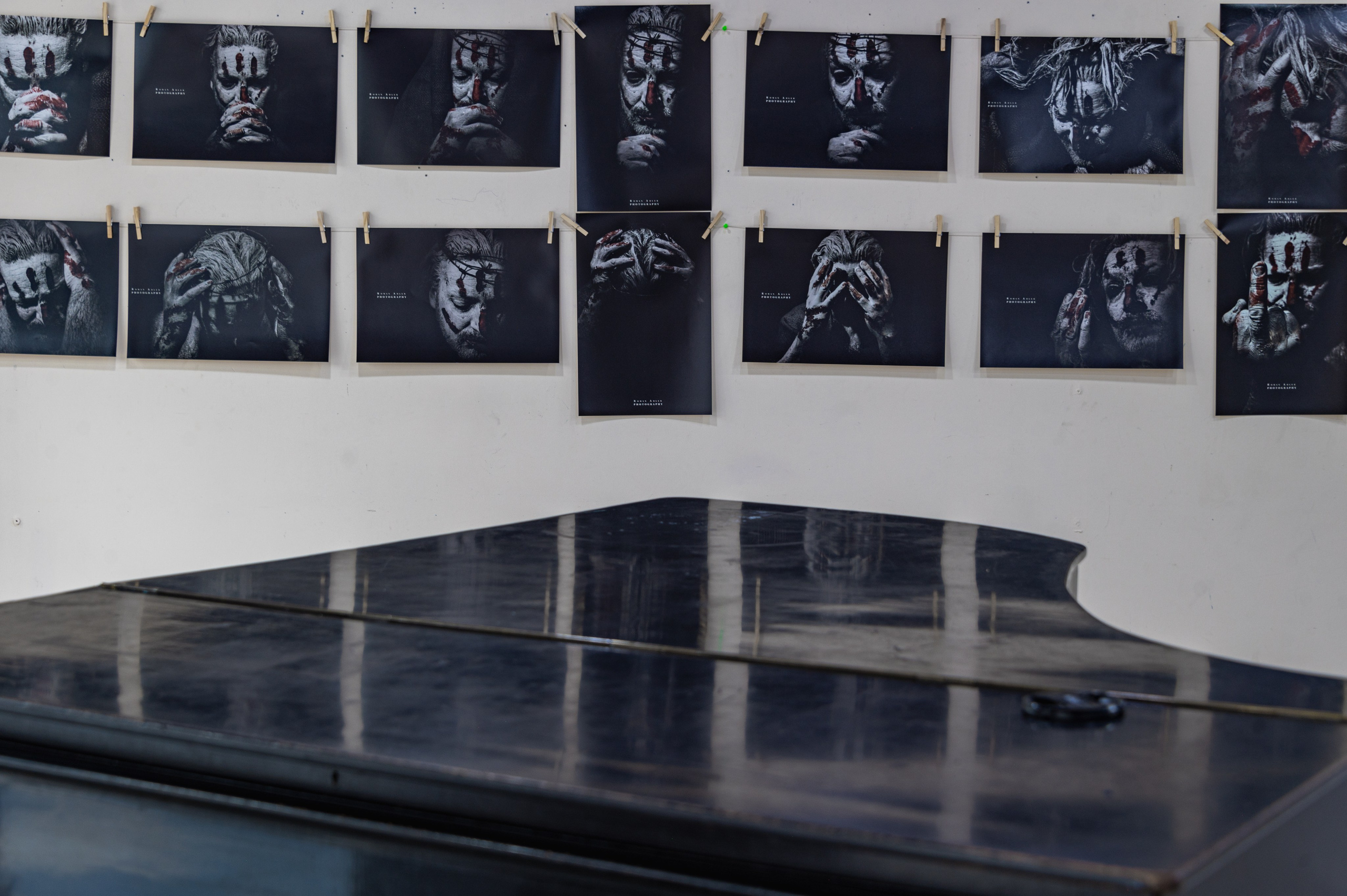 Серия "Демиург" из авторского фотопроекта E.V.E. Фотографа Романа Адлера в  ART FUTURE GALERY. март 2023 года