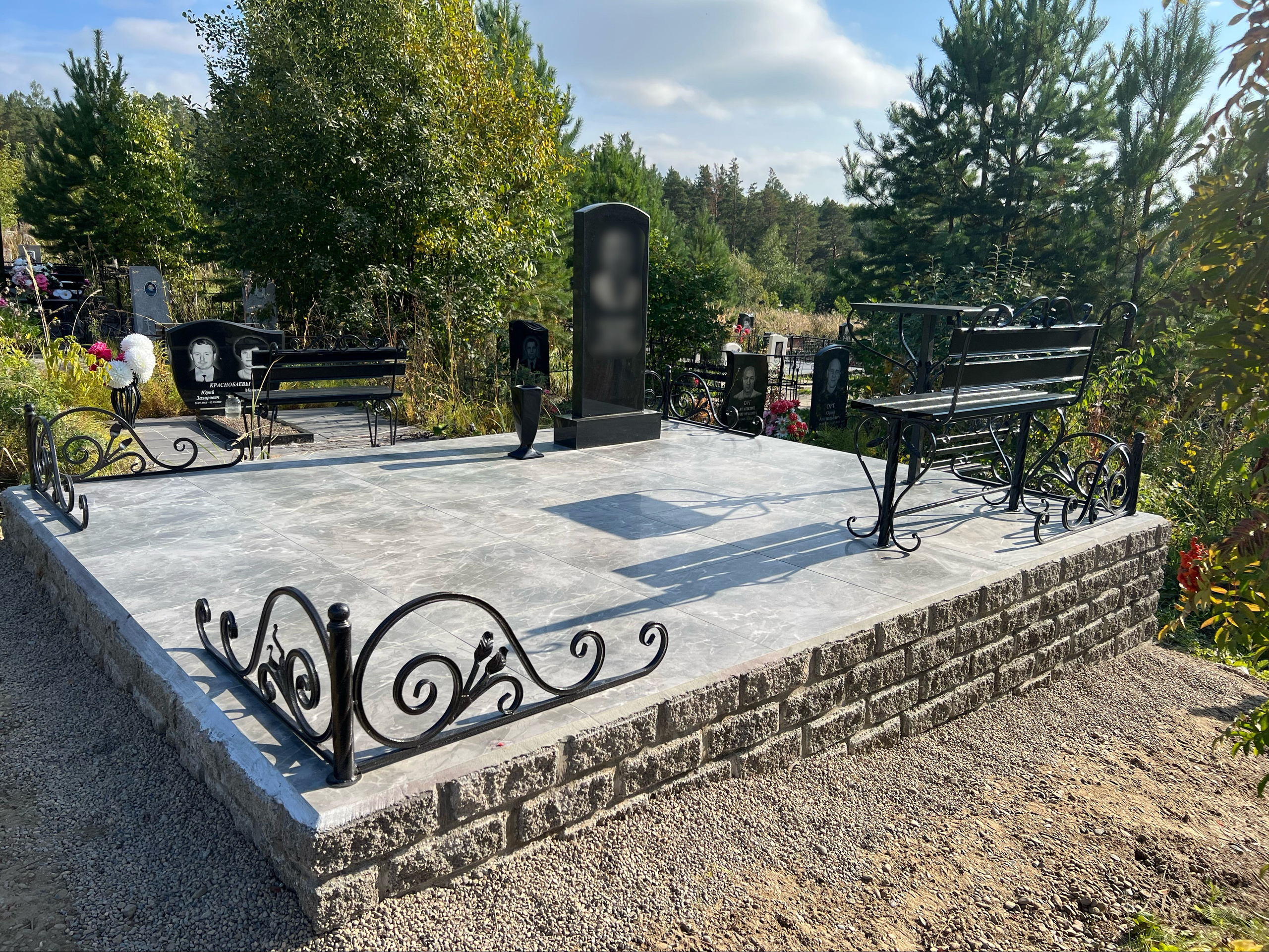 ГРАНИТ26 Ритуальные услуги Железногорск. Благоустройство могил, продажа памятников