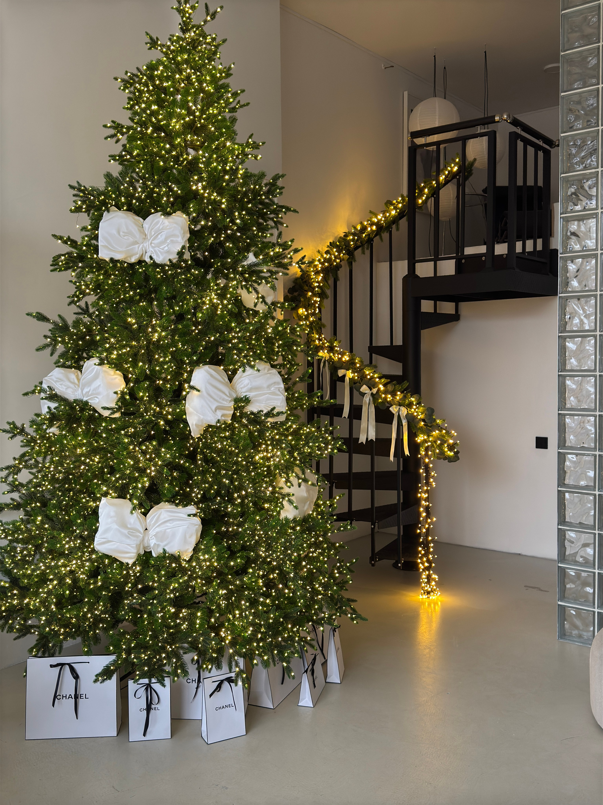 Новогоднее оформление залов 2026. Фотостудия в Балашихе Железнодорожный — почасовая аренда, бронь онлайн