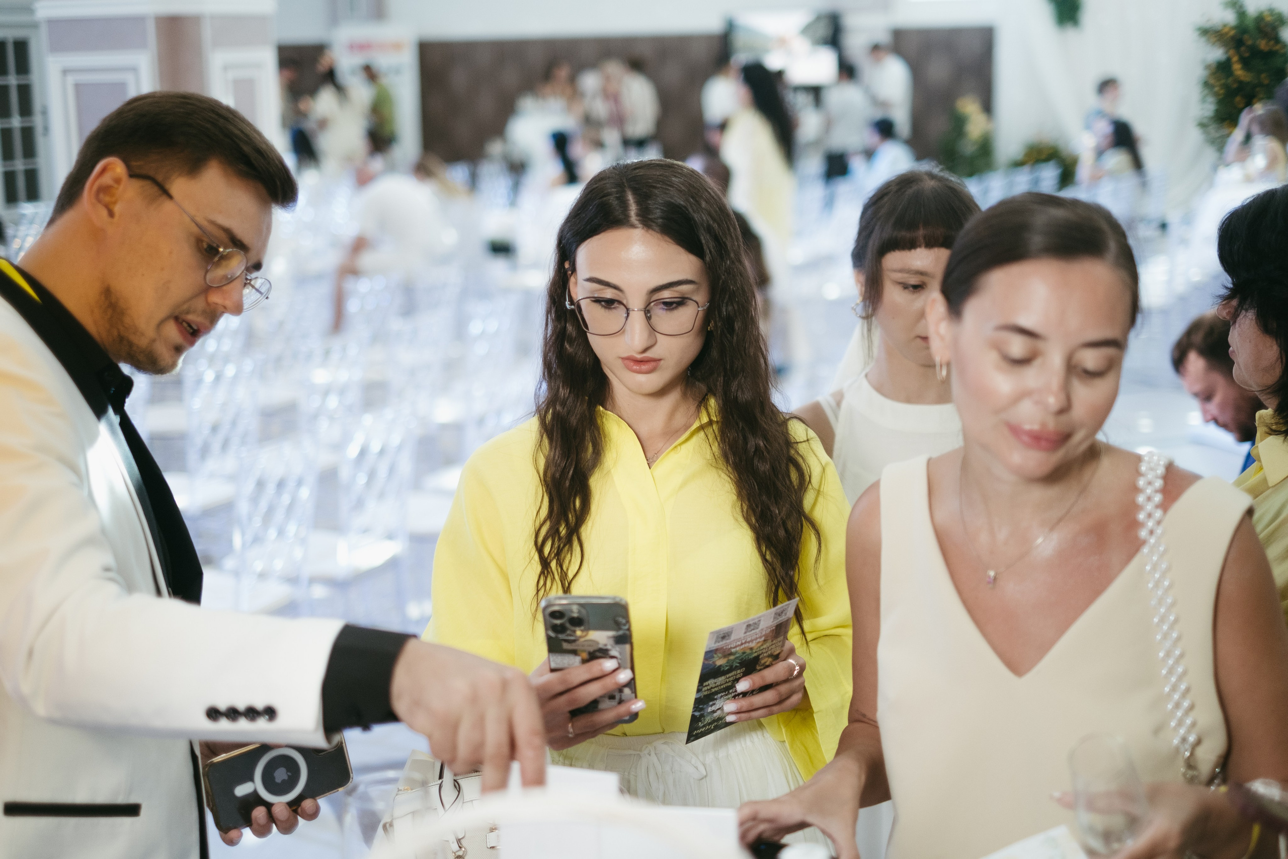 Выставка «Свадебный переполох» Краснодар. Свадебный и репортажной фотограф Денис Ожигин в Краснодаре и Краснодарском крае
