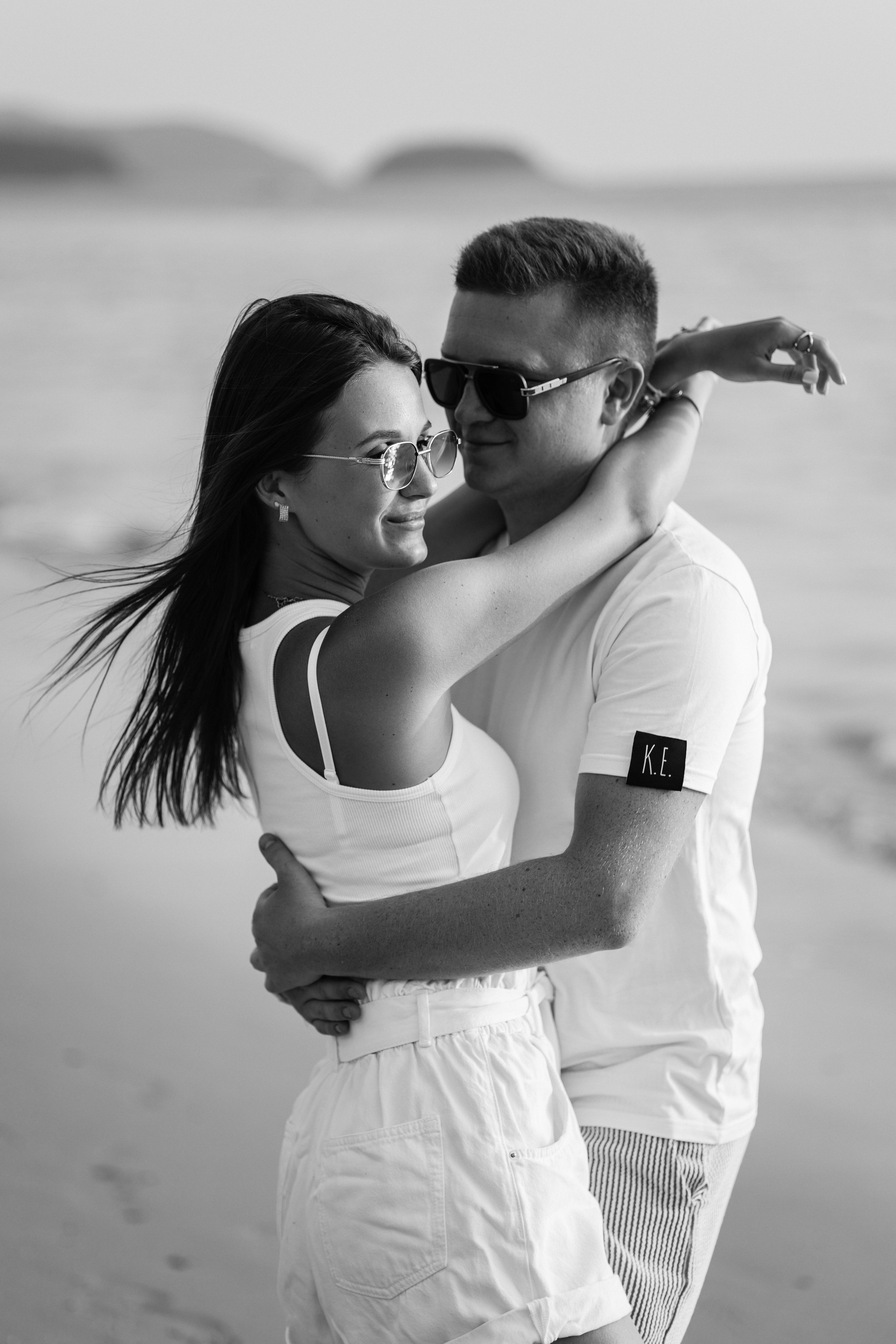 Love Story на Пхукете: фотосессия для пары на пляже Карон. Фотограф на Пхукете в Таиланде