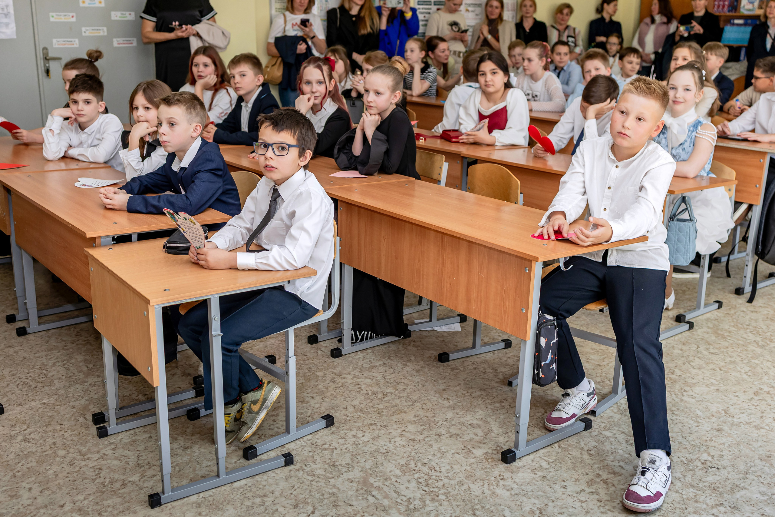 Выпускной в начальной школе в классе. Фотограф и видеограф Москва. Свадебный фотограф, видеограф. Выпускные альбомы. Оживающие альбомы