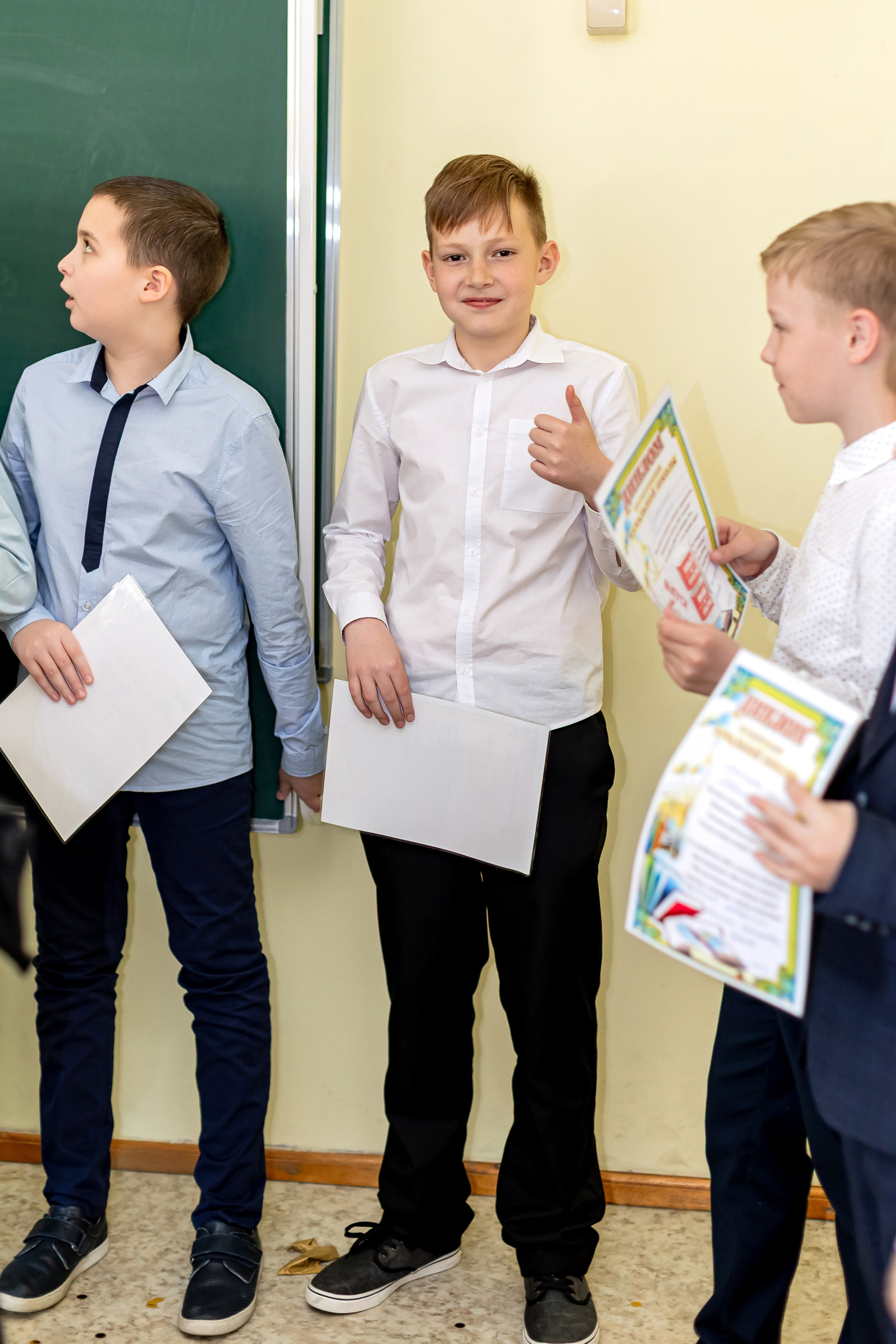 Выпускной в начальной школе в классе. Фотограф и видеограф Москва. Свадебный фотограф, видеограф. Выпускные альбомы. Оживающие альбомы