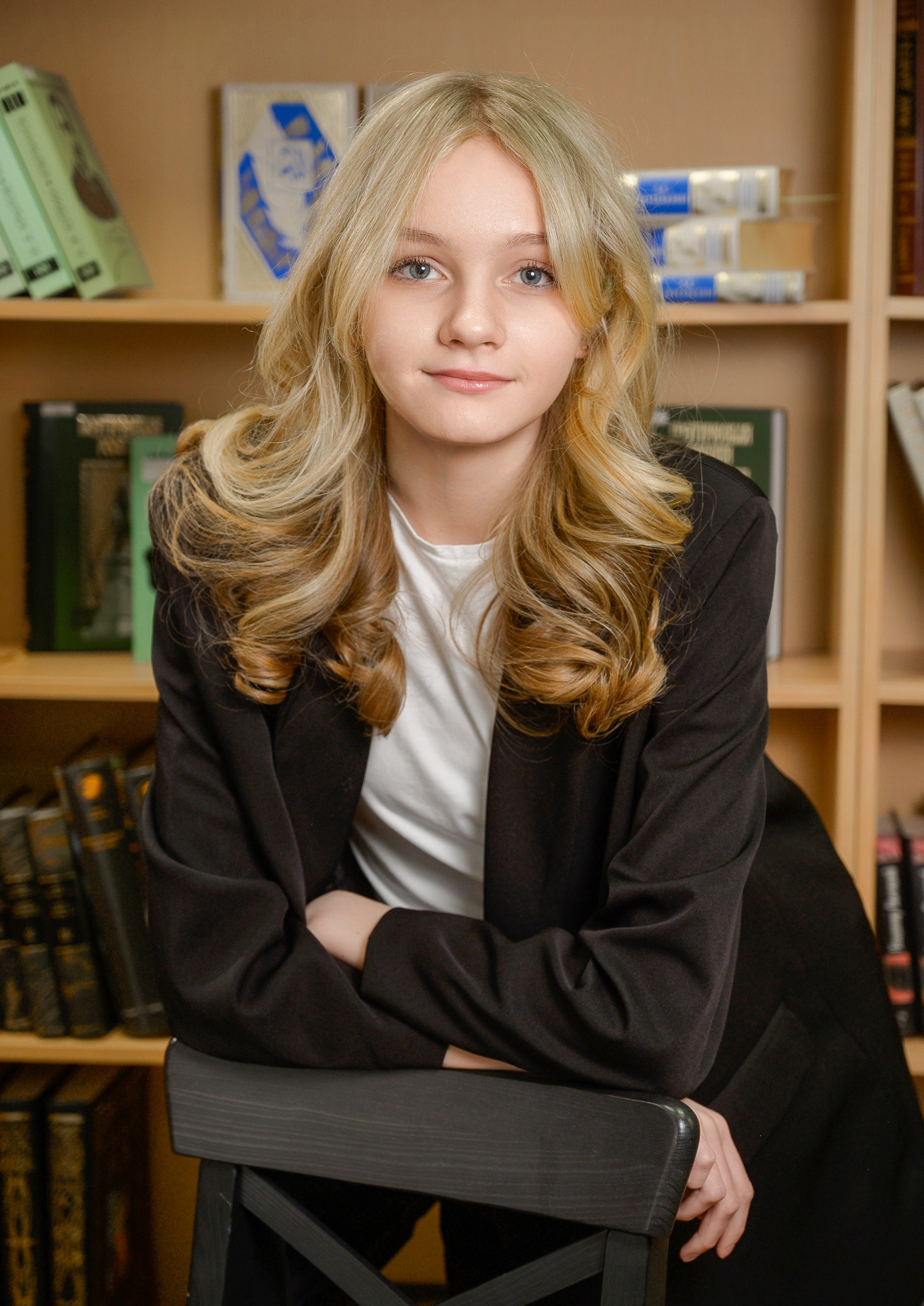 Фотографии старшеклассников для выпускных альбомов Нижневартовск | Портфолио. AR-t студия «Альбом+», г. Нижневартовск