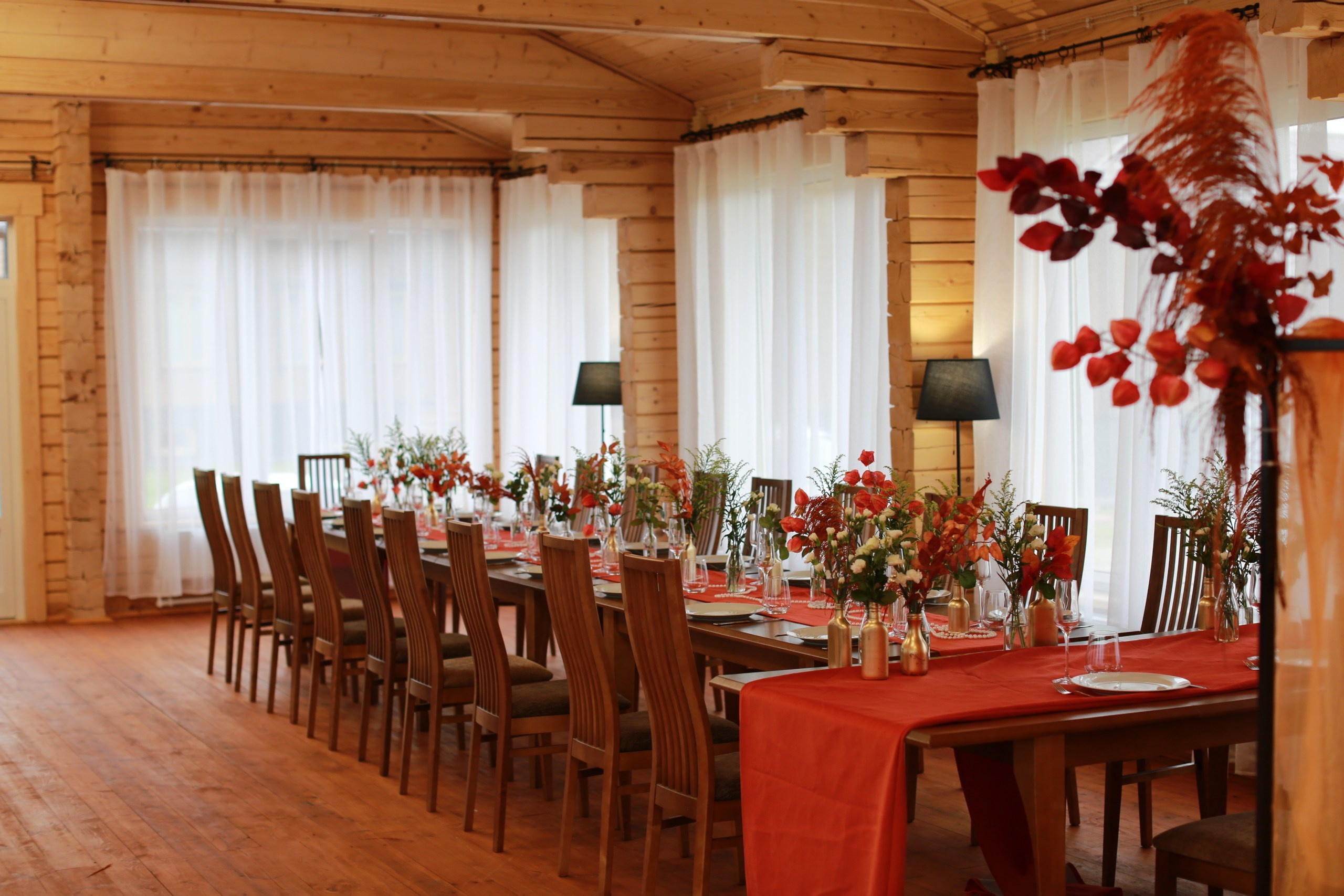 Веранда в Якушево для свадьбы, юбилея, корпоратива. Банкетный зал Веранда в Якушево у озера для свадеб, юбилеев, корпоративов. Официальный сайт