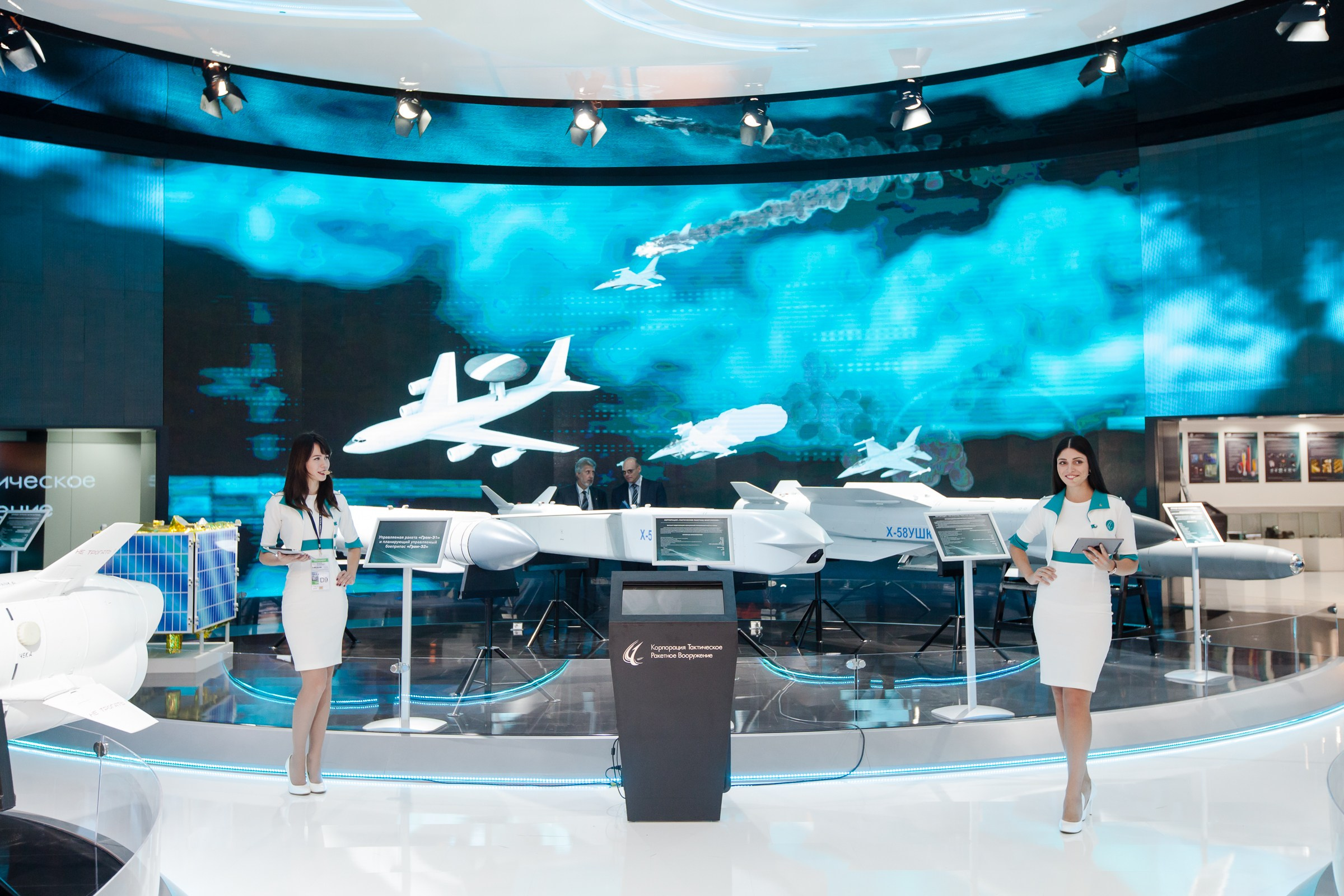 Фотосъёмка стенда корпорации «Тактическое Ракетное Вооружение» на MAKS 2015. Илья Михачёв Фотограф ПРО людей