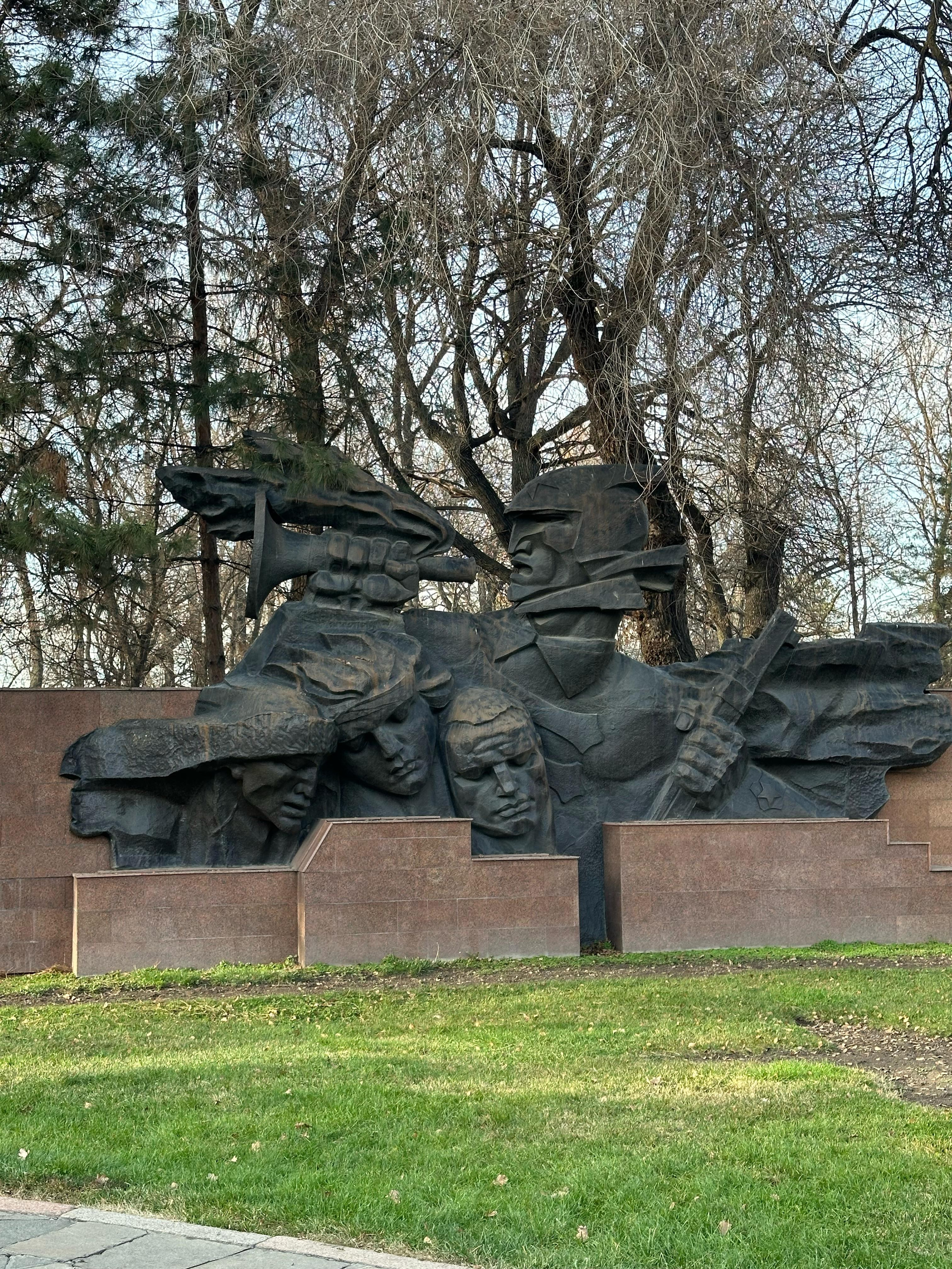 Парк 28 панфиловцев в Алматы — история и достопримечательности