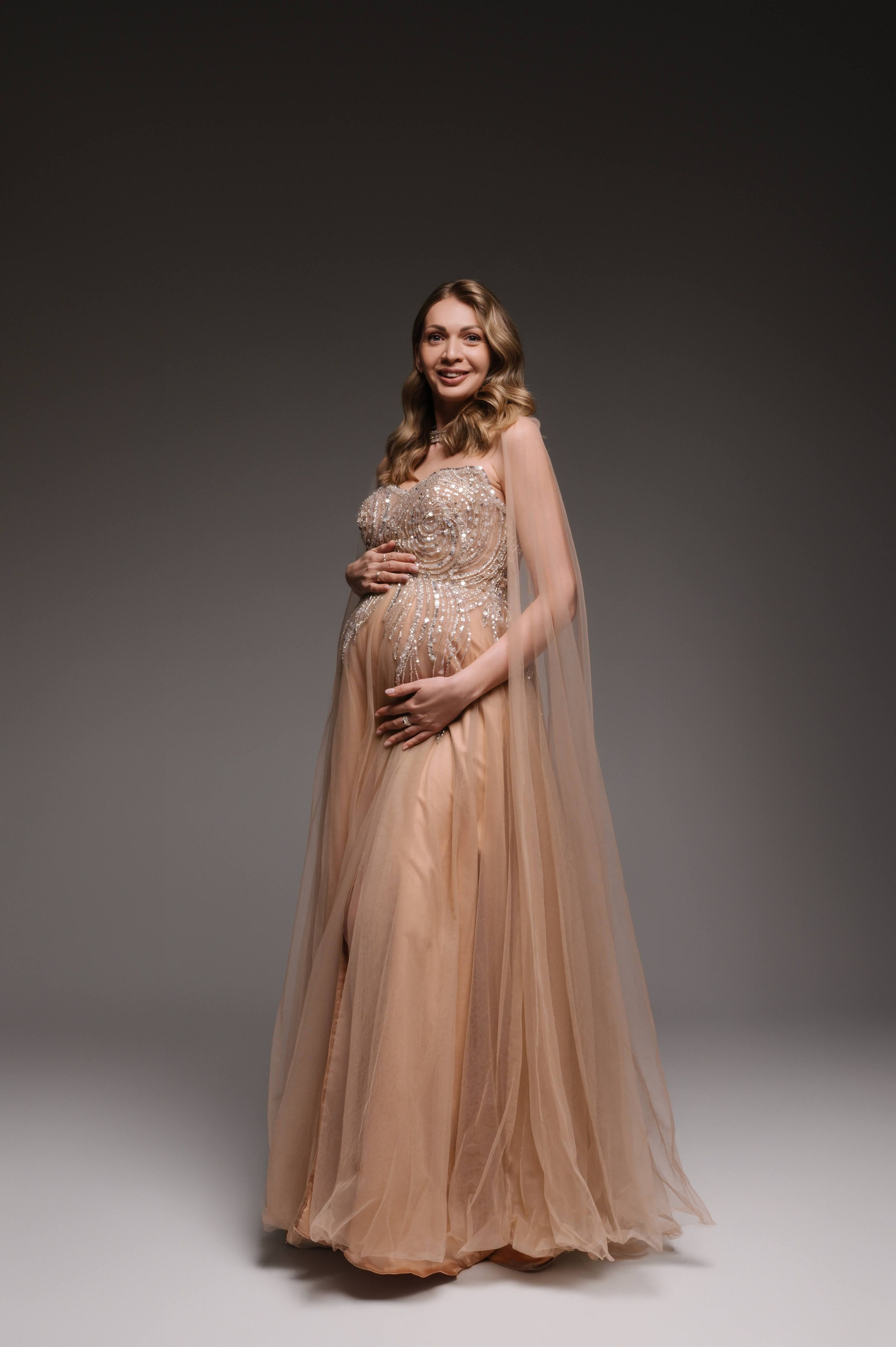 Фотосессия беременности в платьях. Профессиональный фотограф беременности в СПБ. Стильные фотосессии беременности в стиле минимализм и классическая фотография