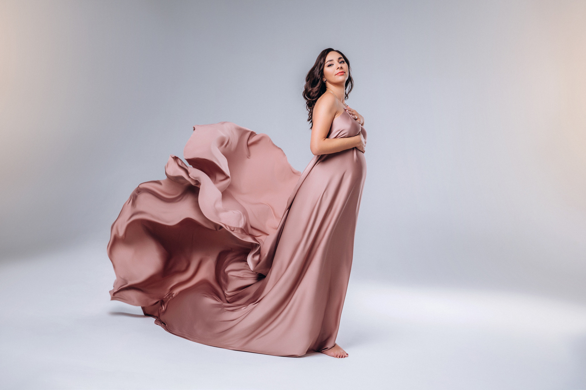 красивая фотосессия беременности в ткани