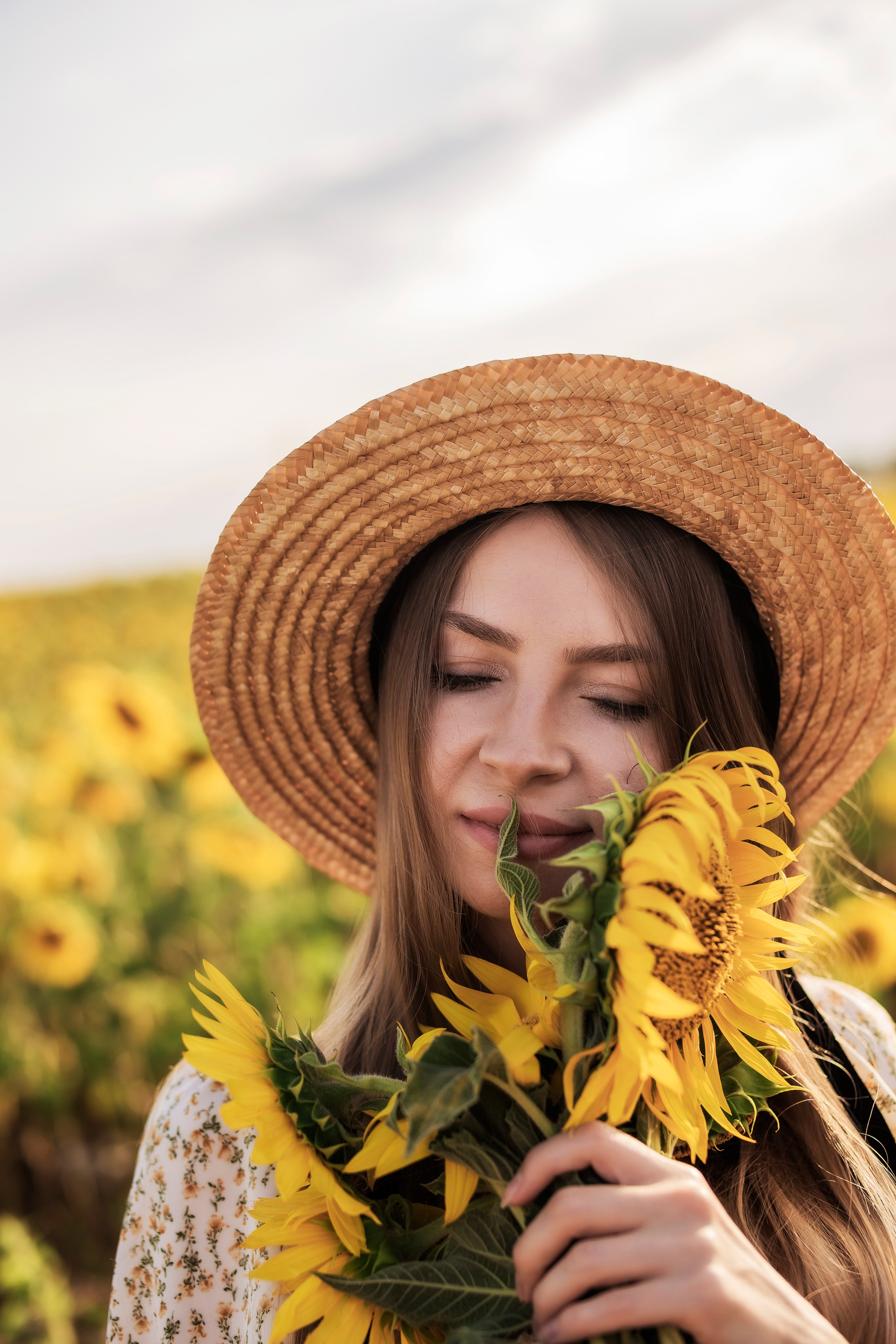 Фото в подсолнухах. Семейный фотограф в Саратове
