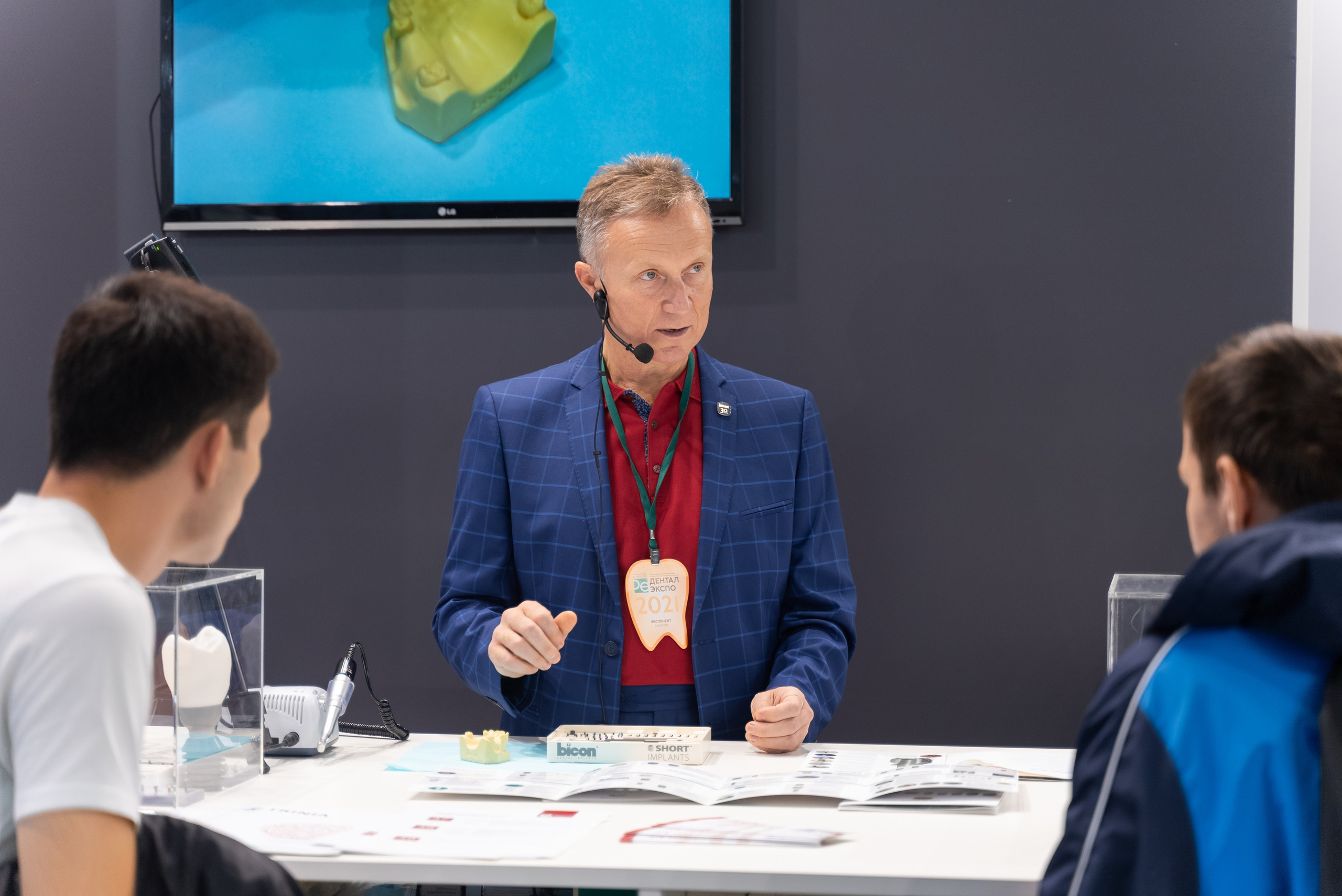 EXPO TS DENTAL (репортажная сьемка). Создатель контента Артем Белкин (фотограф, видеооператор)