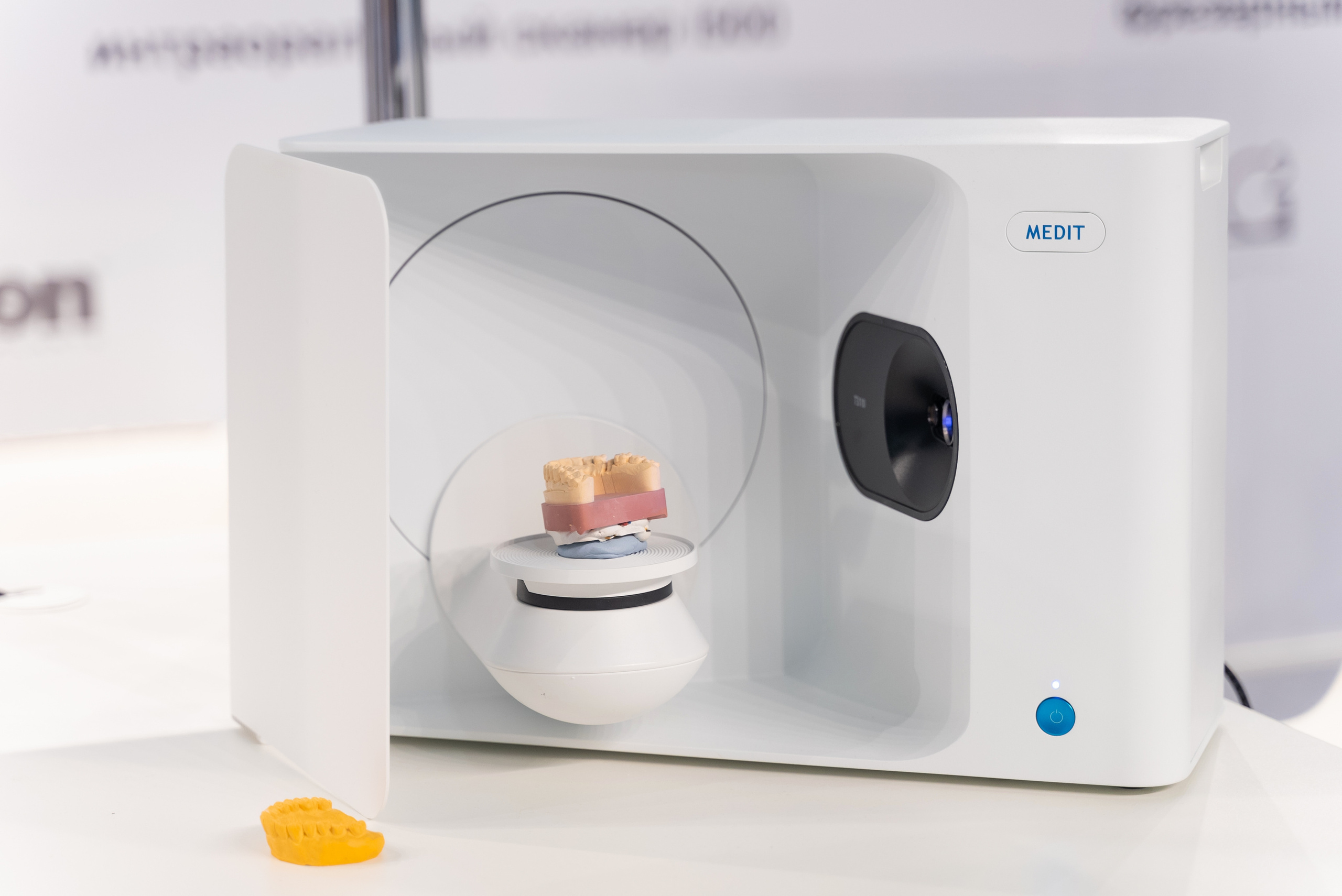 EXPO TS DENTAL (репортажная сьемка). Создатель контента Артем Белкин (фотограф, видеооператор)