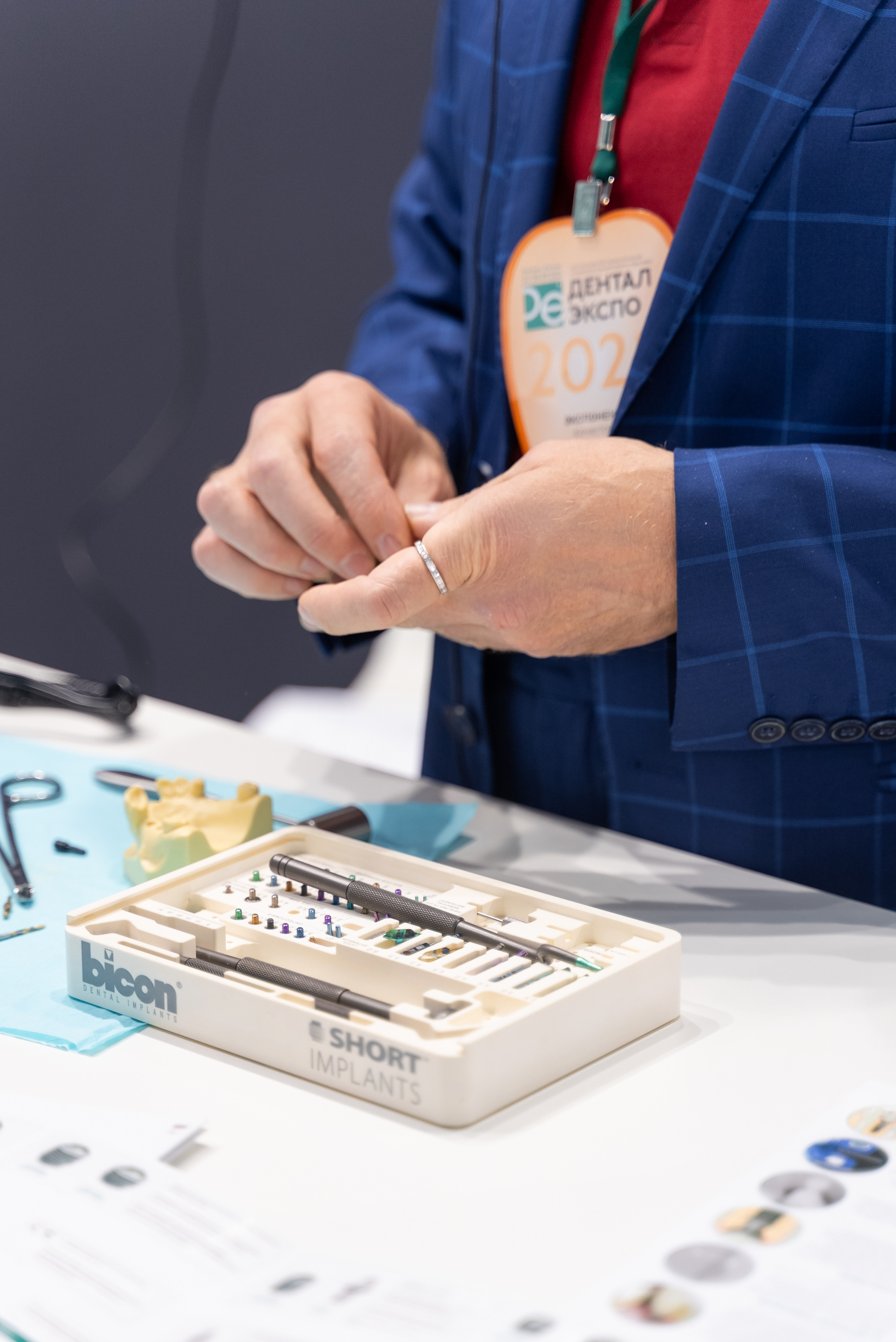 EXPO TS DENTAL (репортажная сьемка). Создатель контента Артем Белкин (фотограф, видеооператор)