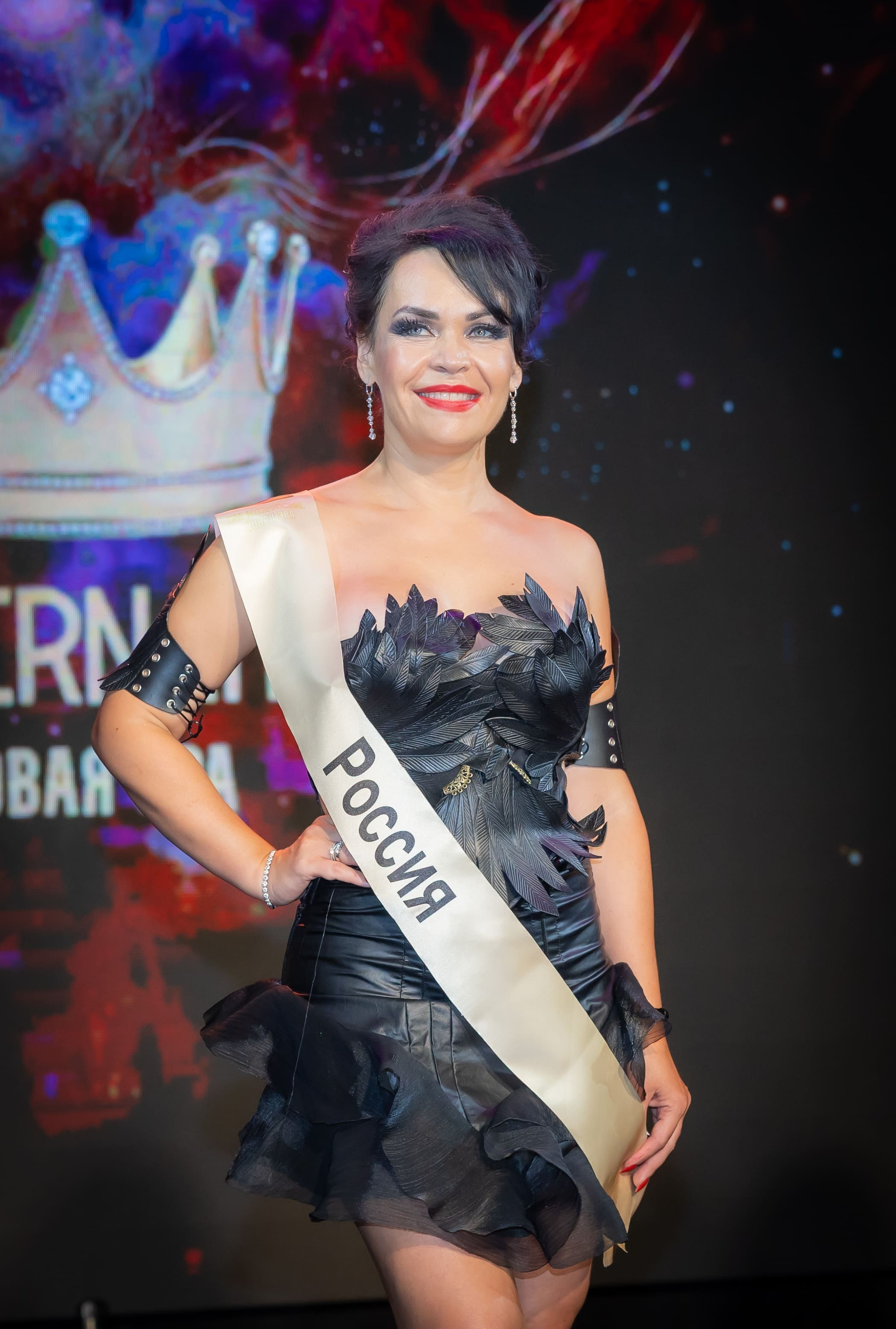 Участница международного конкурса красоты DIVA International 2026 на сцене