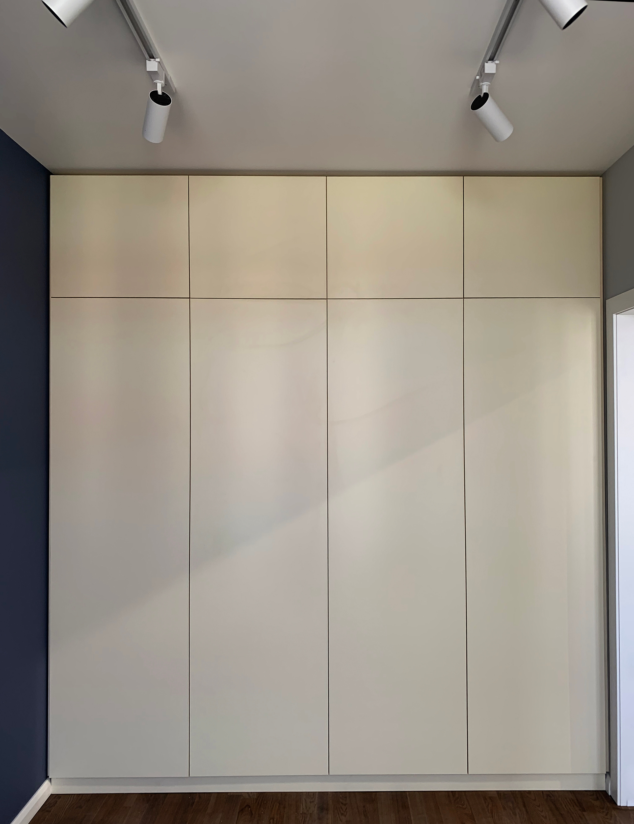 Шкафы, гардеробные и прихожие на заказ в Евпатории. Мебель на заказ в Евпатории