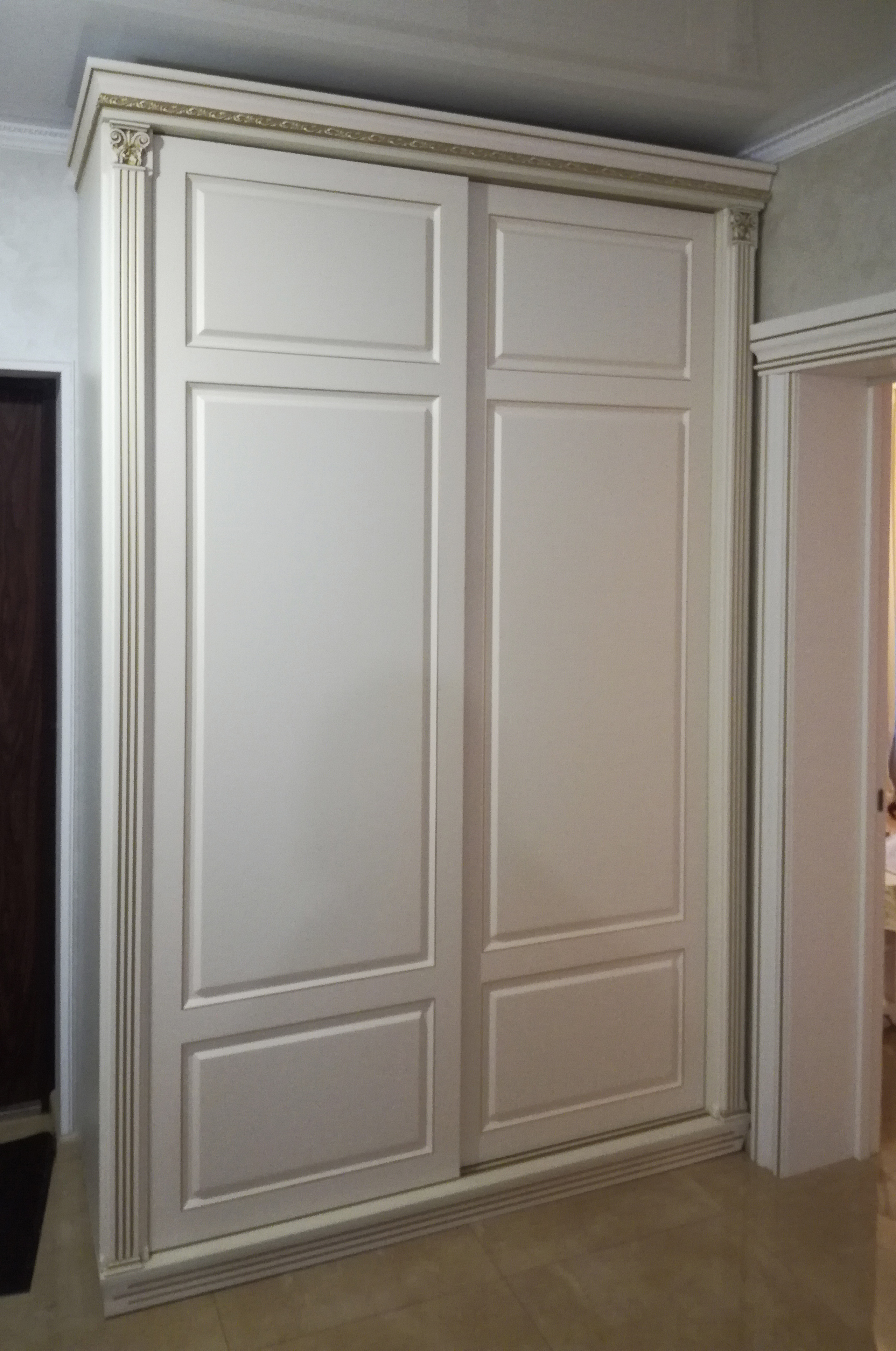 Шкафы, гардеробные и прихожие на заказ в Евпатории. Мебель на заказ в Евпатории