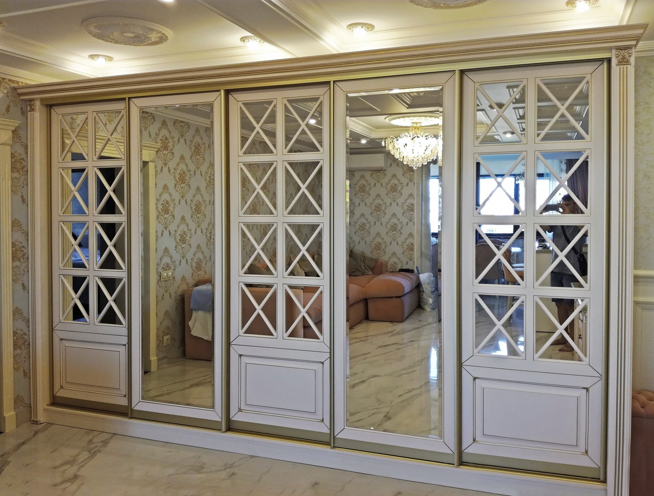 Шкафы, гардеробные и прихожие на заказ в Евпатории. Мебель на заказ в Евпатории