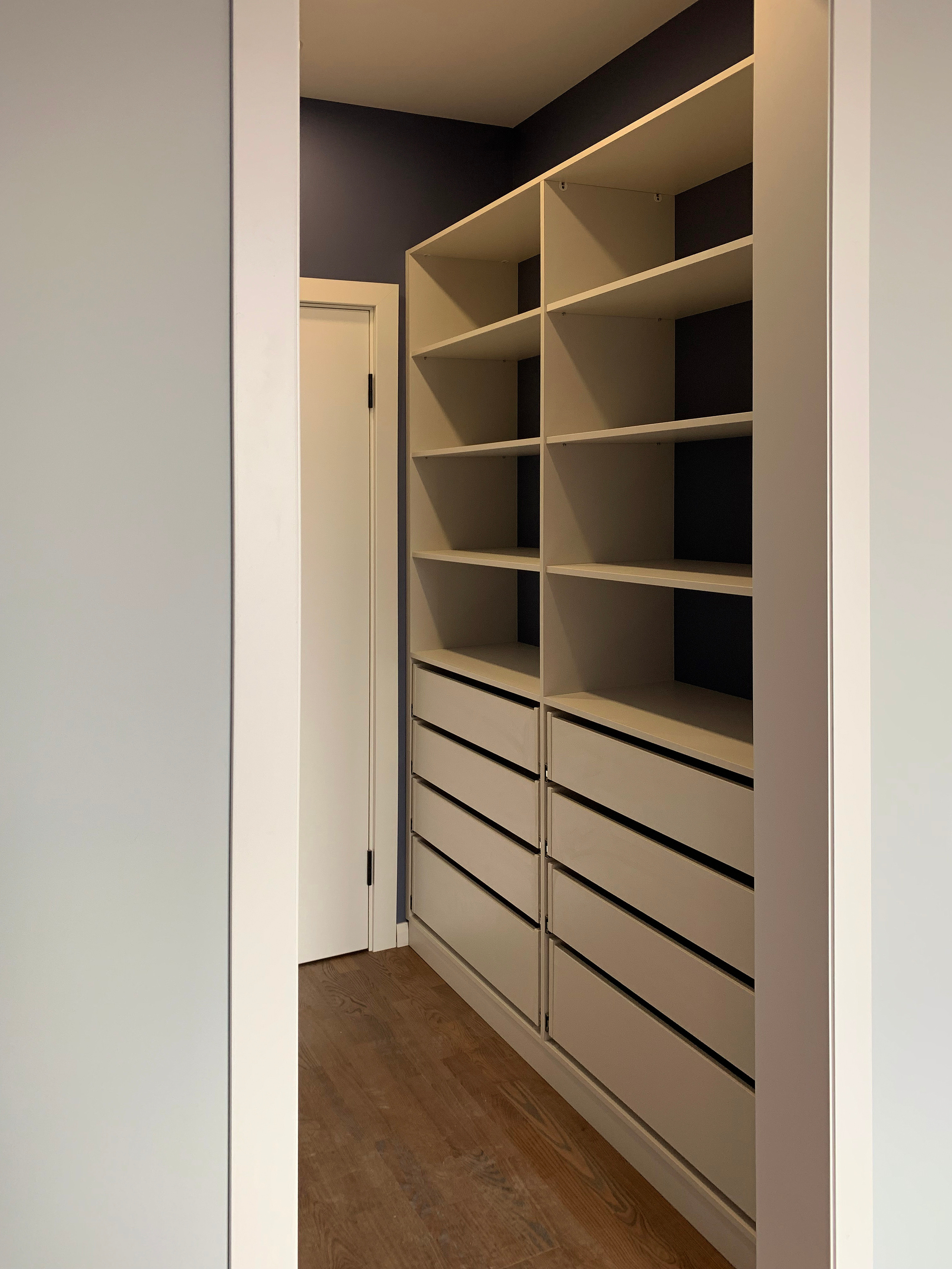 Шкафы, гардеробные и прихожие на заказ в Евпатории. Мебель на заказ в Евпатории