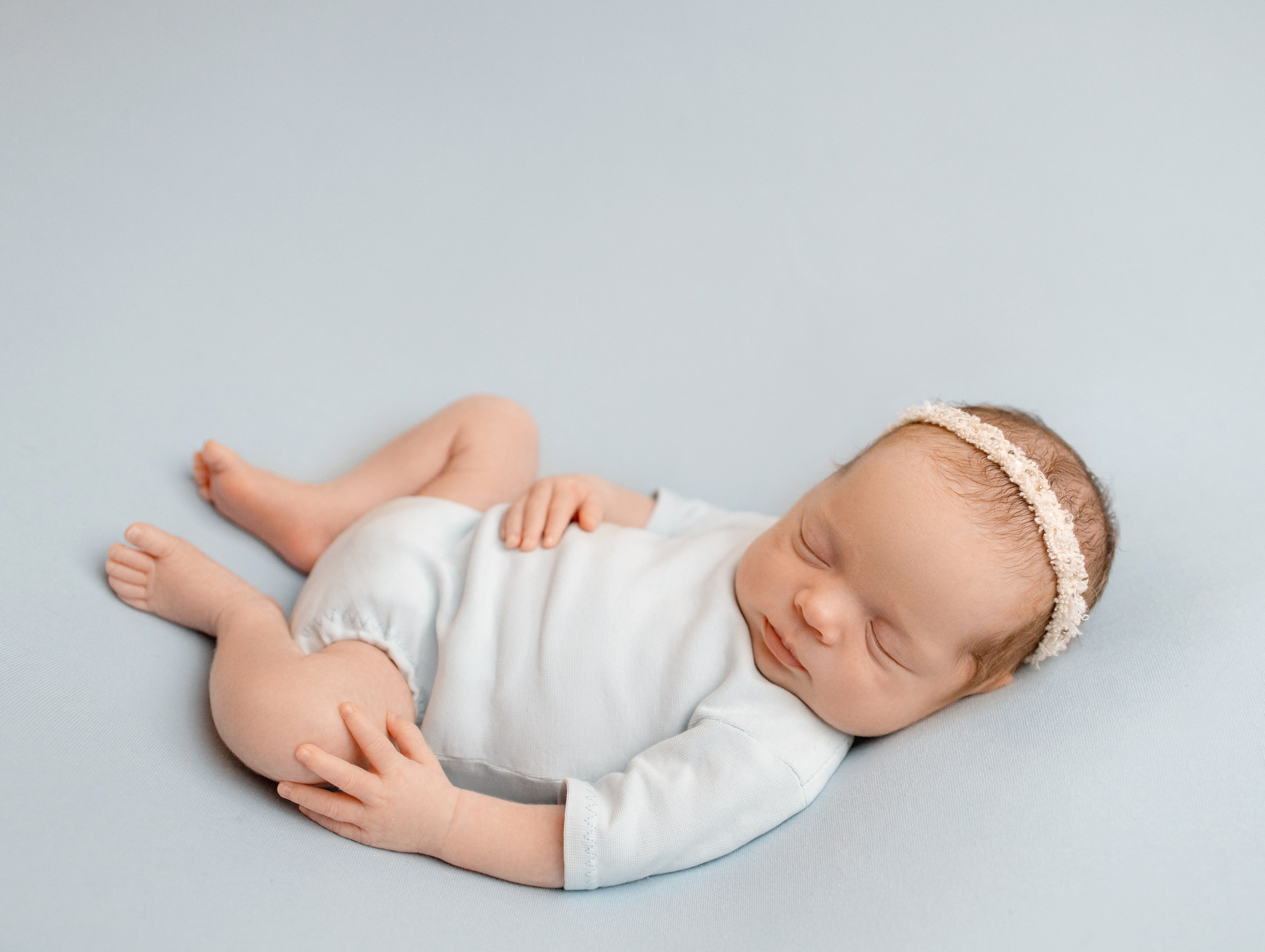 Фотосессия новорождённой двойни. Фотограф беременности и новорождённых в Набережных Челнах