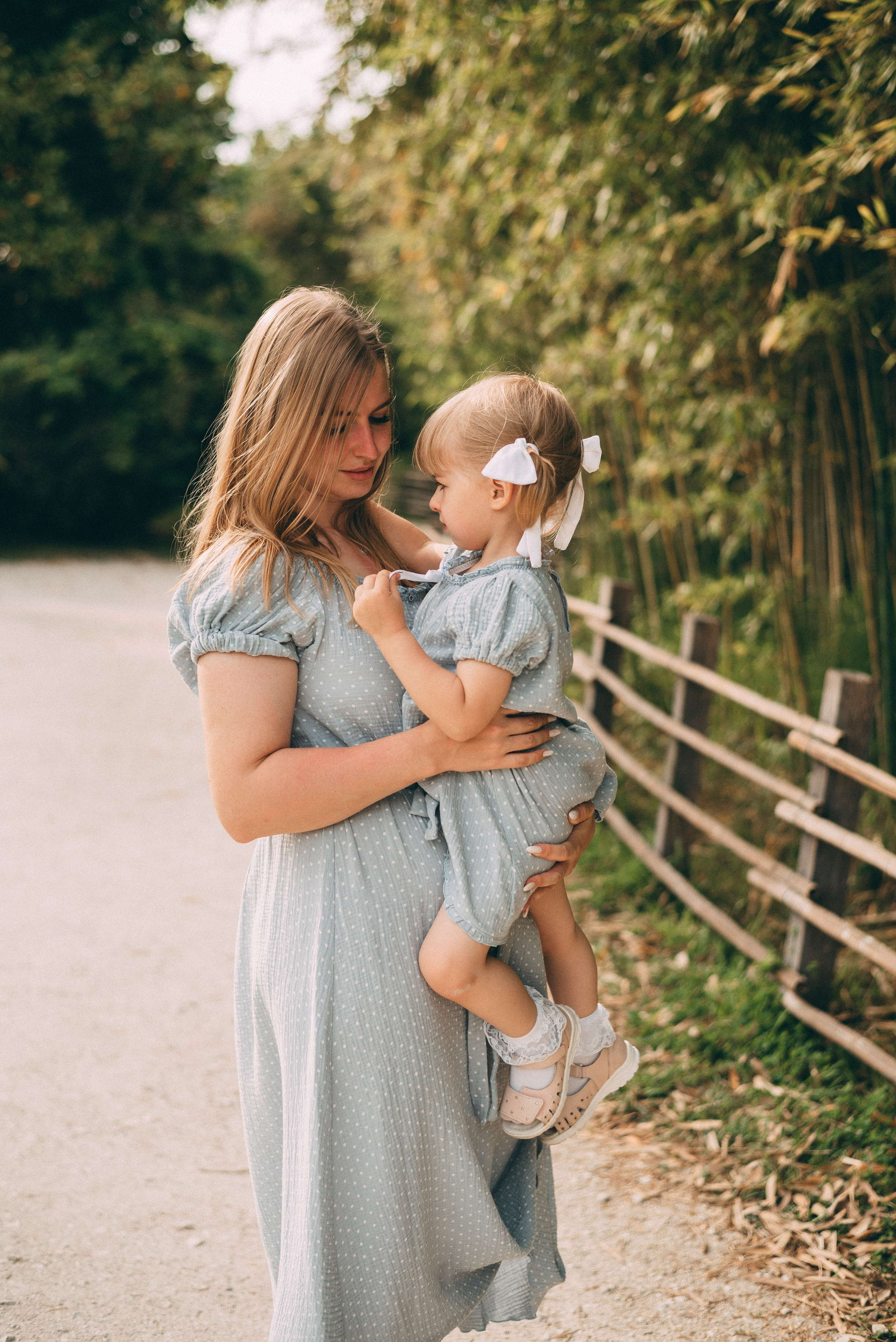 Фотосессия свадьбы, семейная фыотосессия в парке Южные культуры Сириус. Фотограф в Сочи — Маргарита Поганова