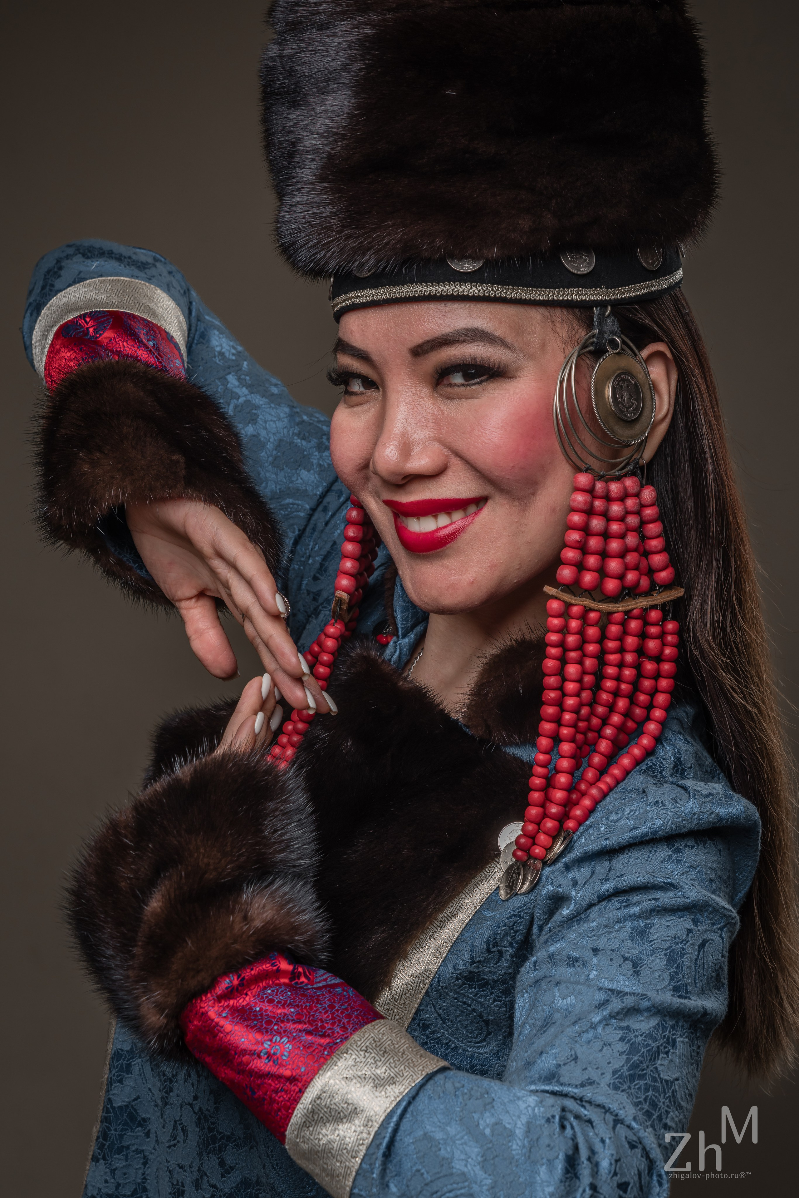 Съёмка в бурятских национальных костюмах. Семейный и свадебный фотограф в Иркутске Максим Жигалов