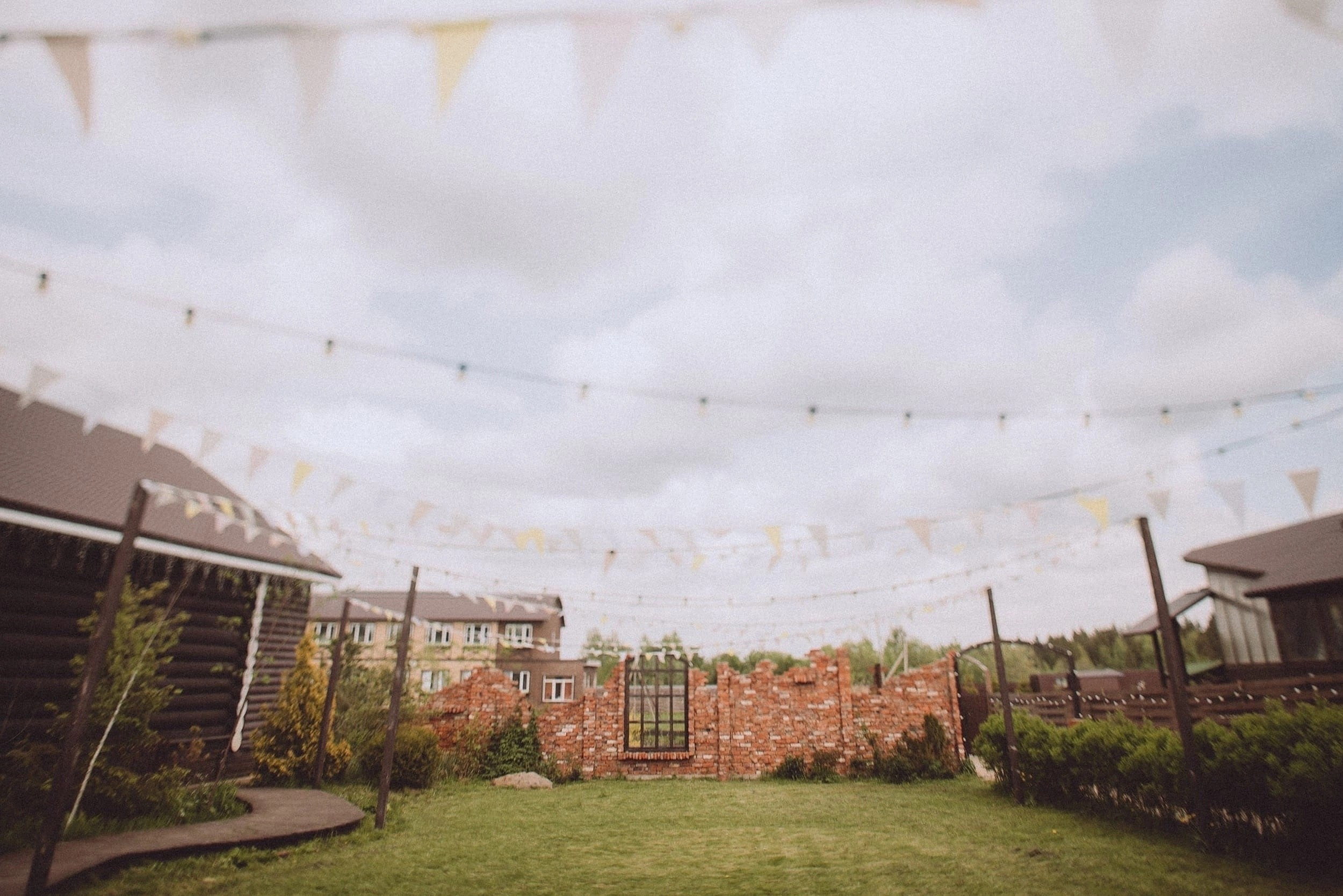 Разрушенная стена. Локация для церемонии ифотосессии. Свадебная площадка РАНЧО