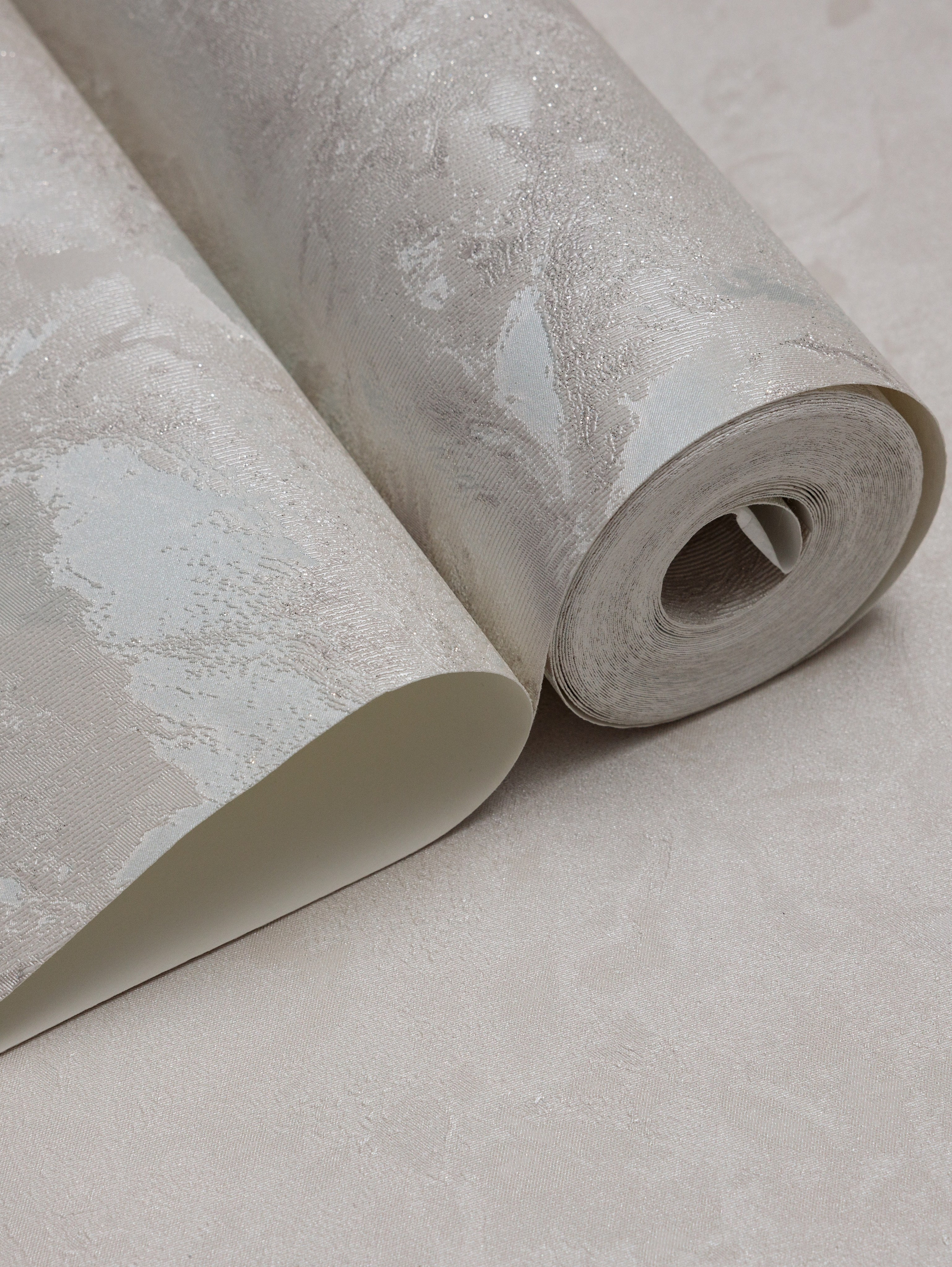 Креативная съемка для подчеркивания практичности и универсальности товаров.