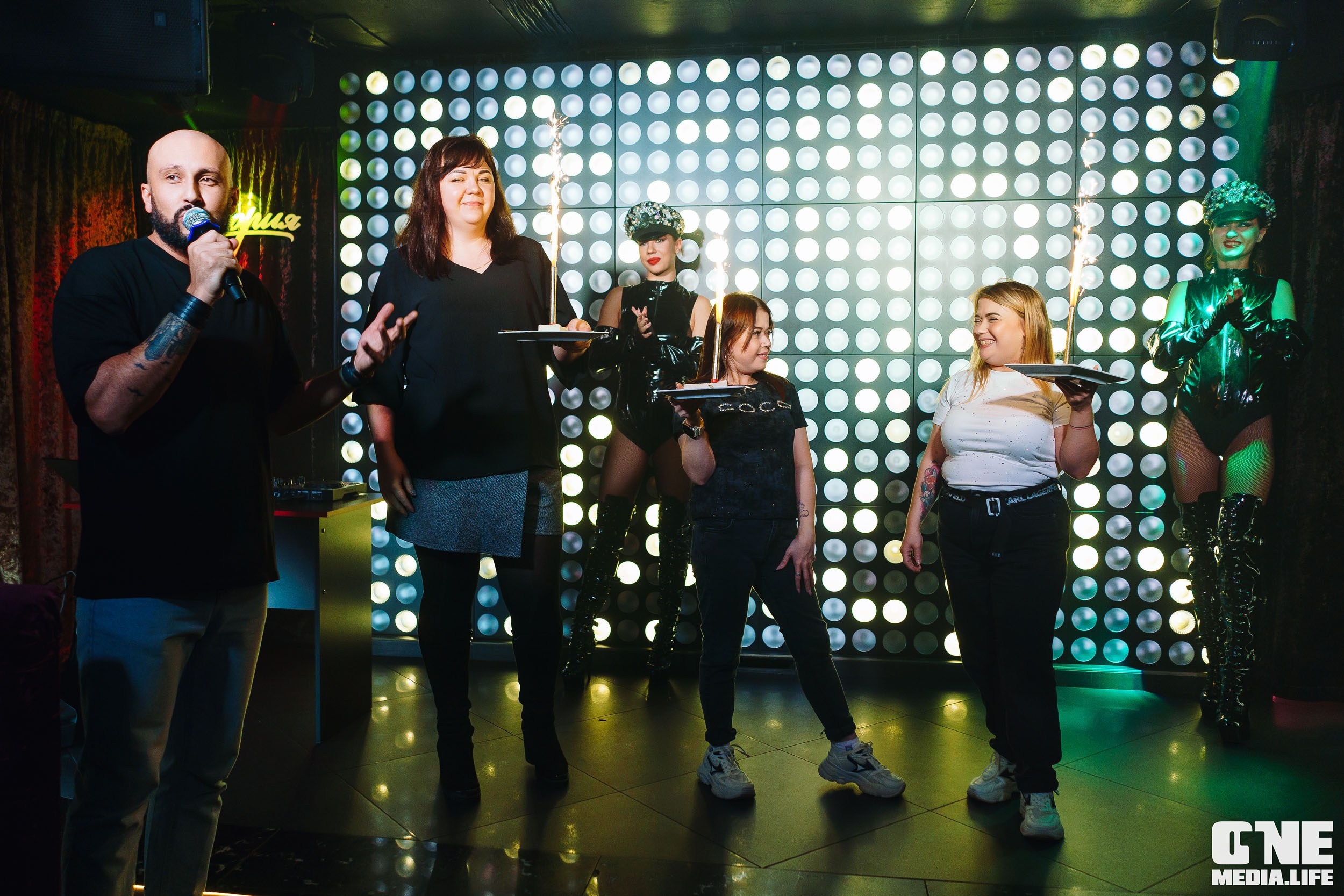 Фоторепортаж из караоке-клуба Эйфория. One Media Life: фоторепортажи, фотоотчеты с мероприятий и заведений