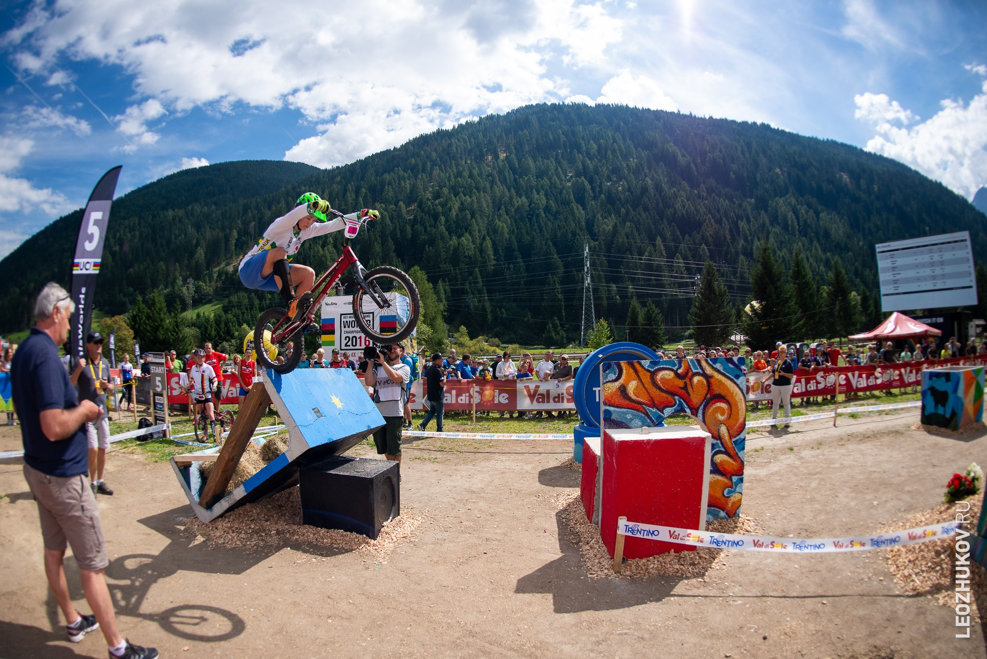 UCI Trials World Championships 2016 — finals. Sports photographer Leonid Zhukov