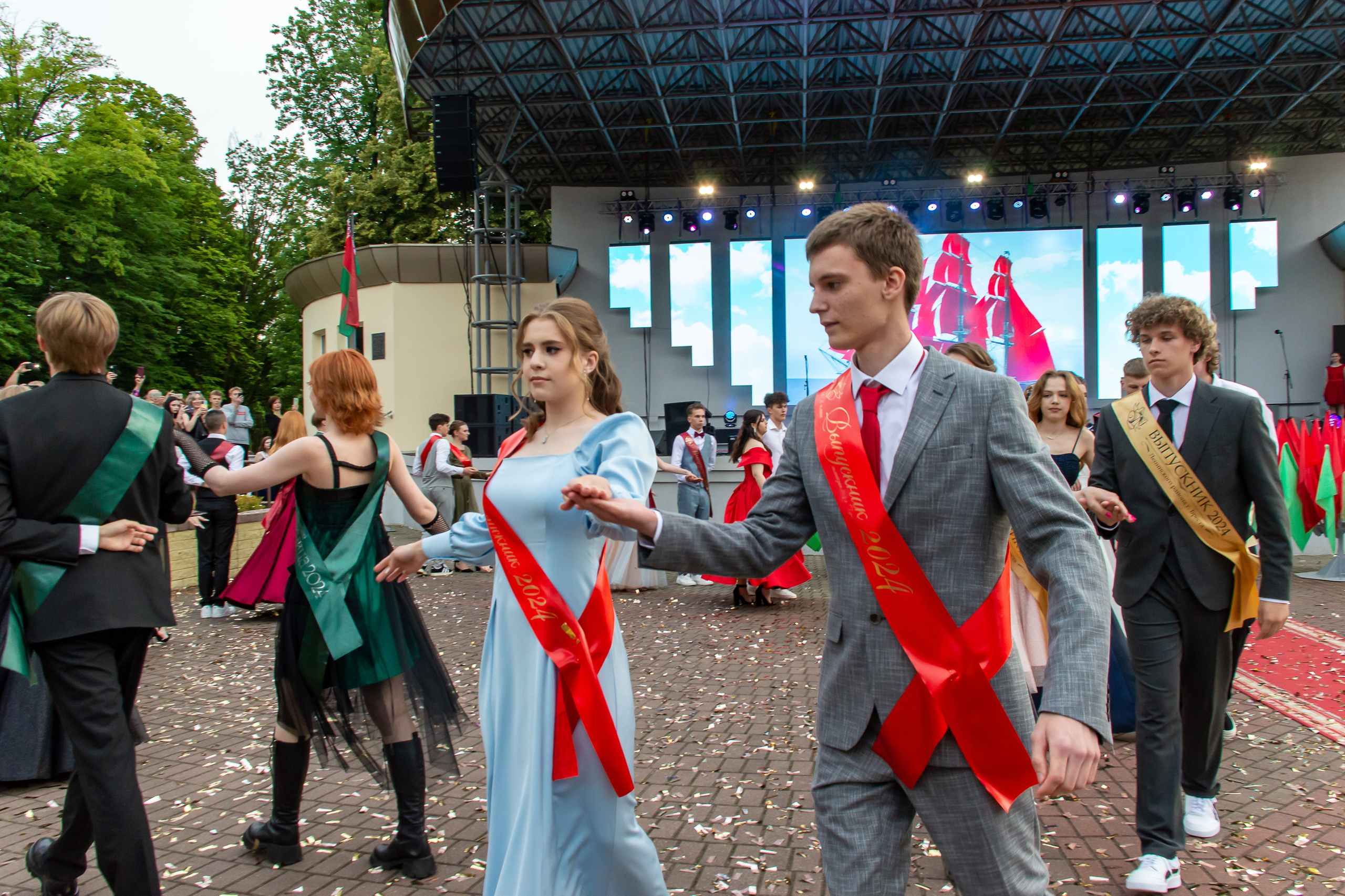 выпускной бал в парке