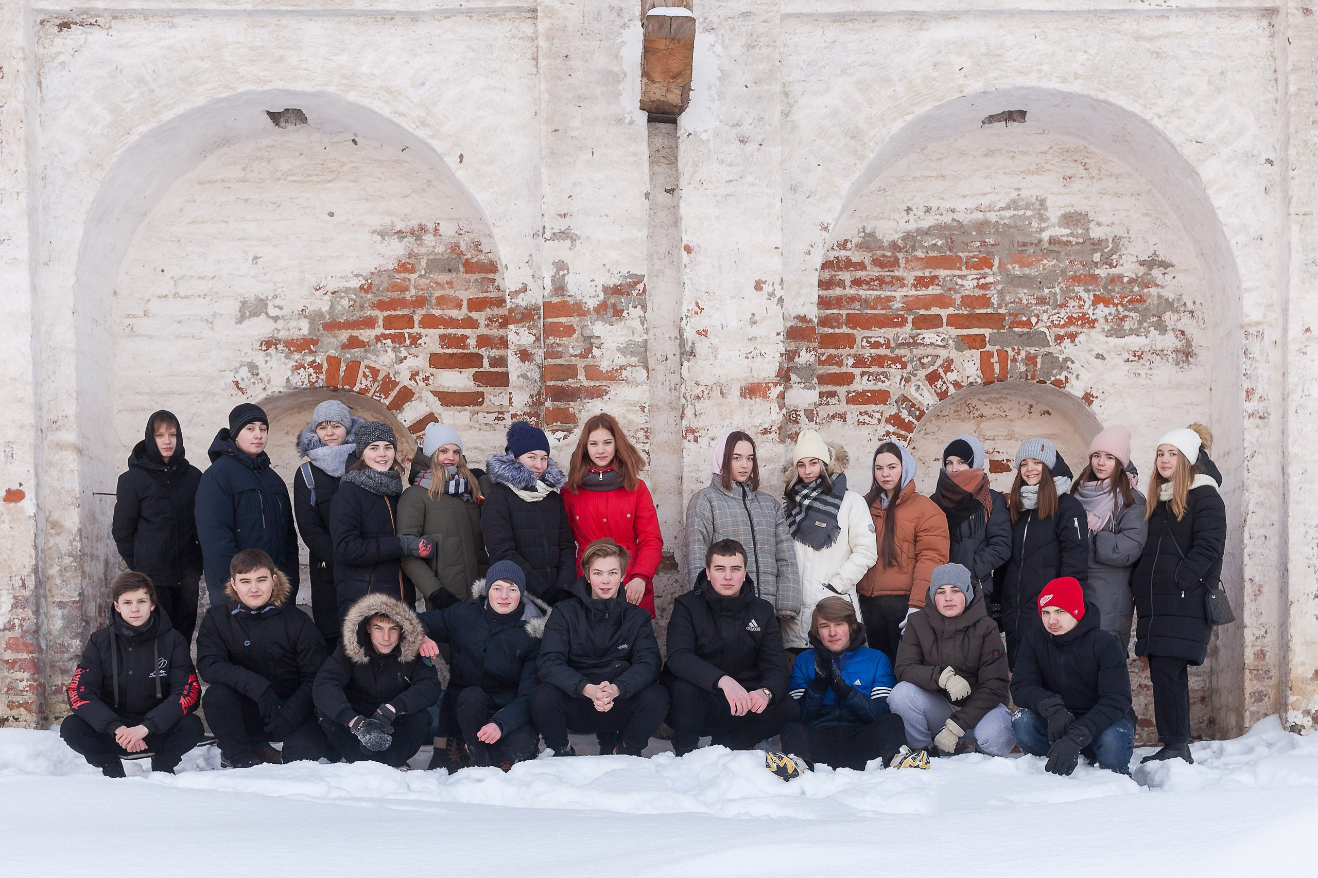 Общая зимняя фотография выпускного класса возле Софийского собора в Вологде