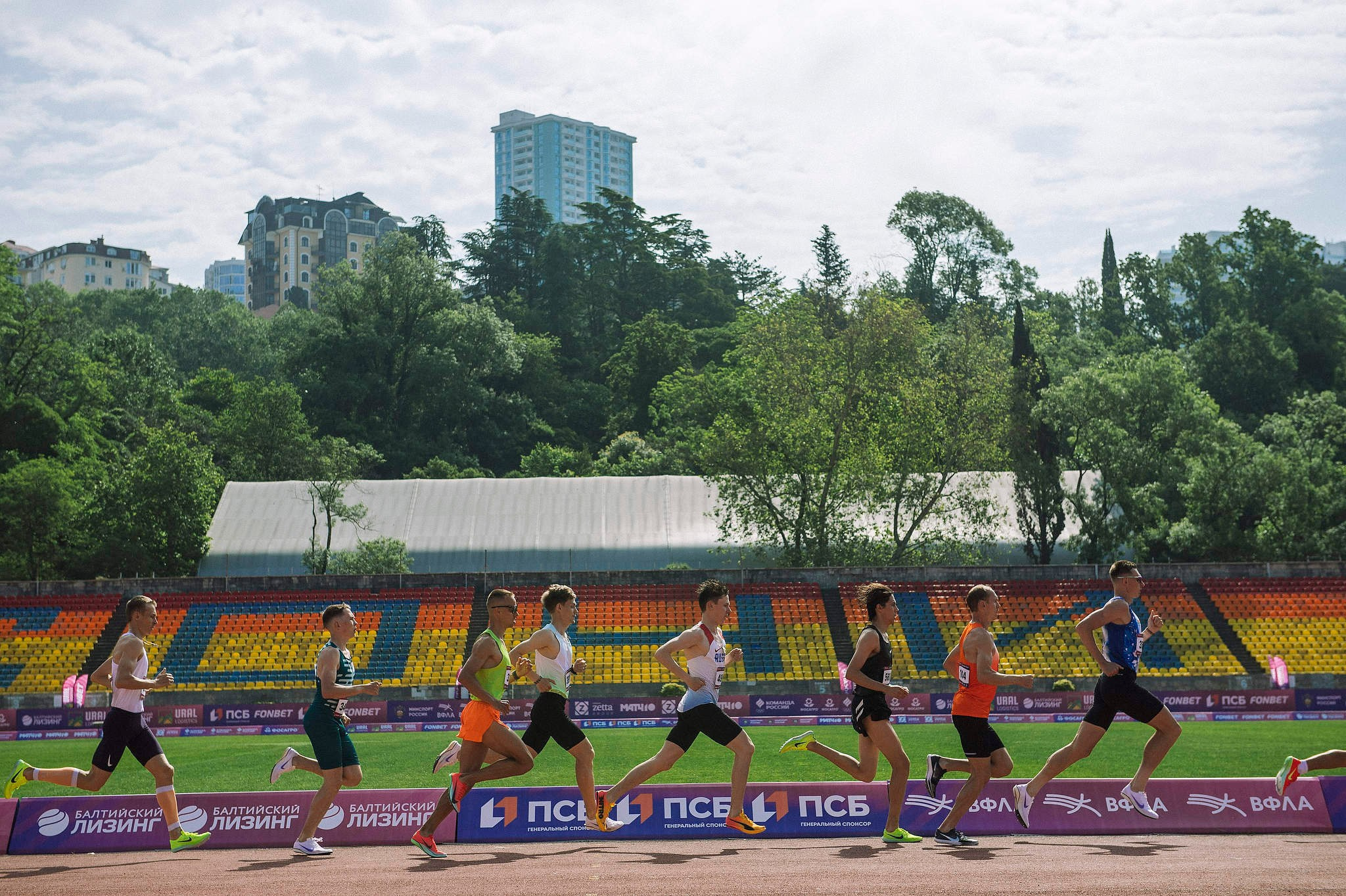Забег на 5000 метров на чемпионате России по легкой атлетике