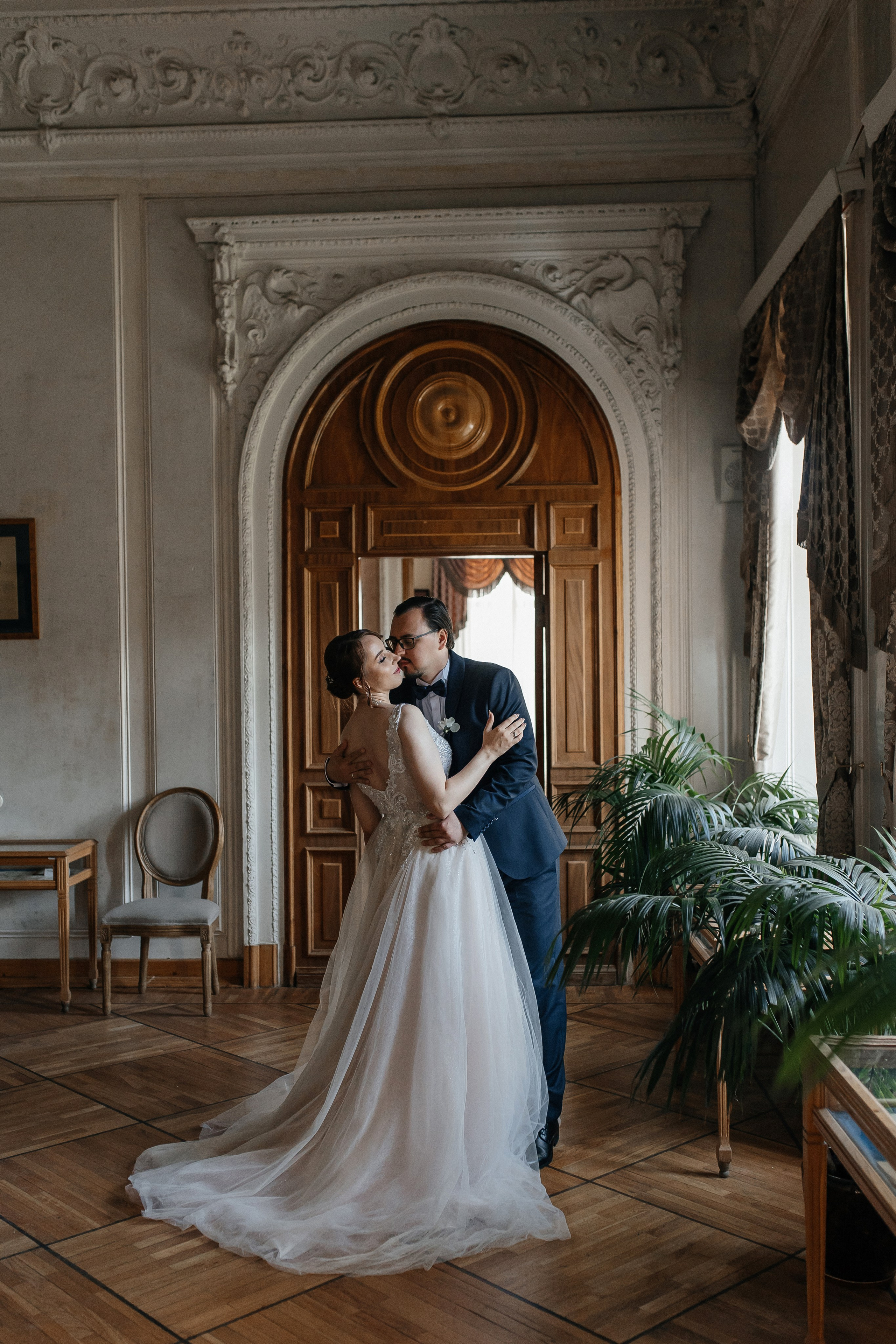 Свадебная фотосессия в Библиотеке-читальне имени Пушкина. Свадебный фотограф в Москве Дарья Олендарёва