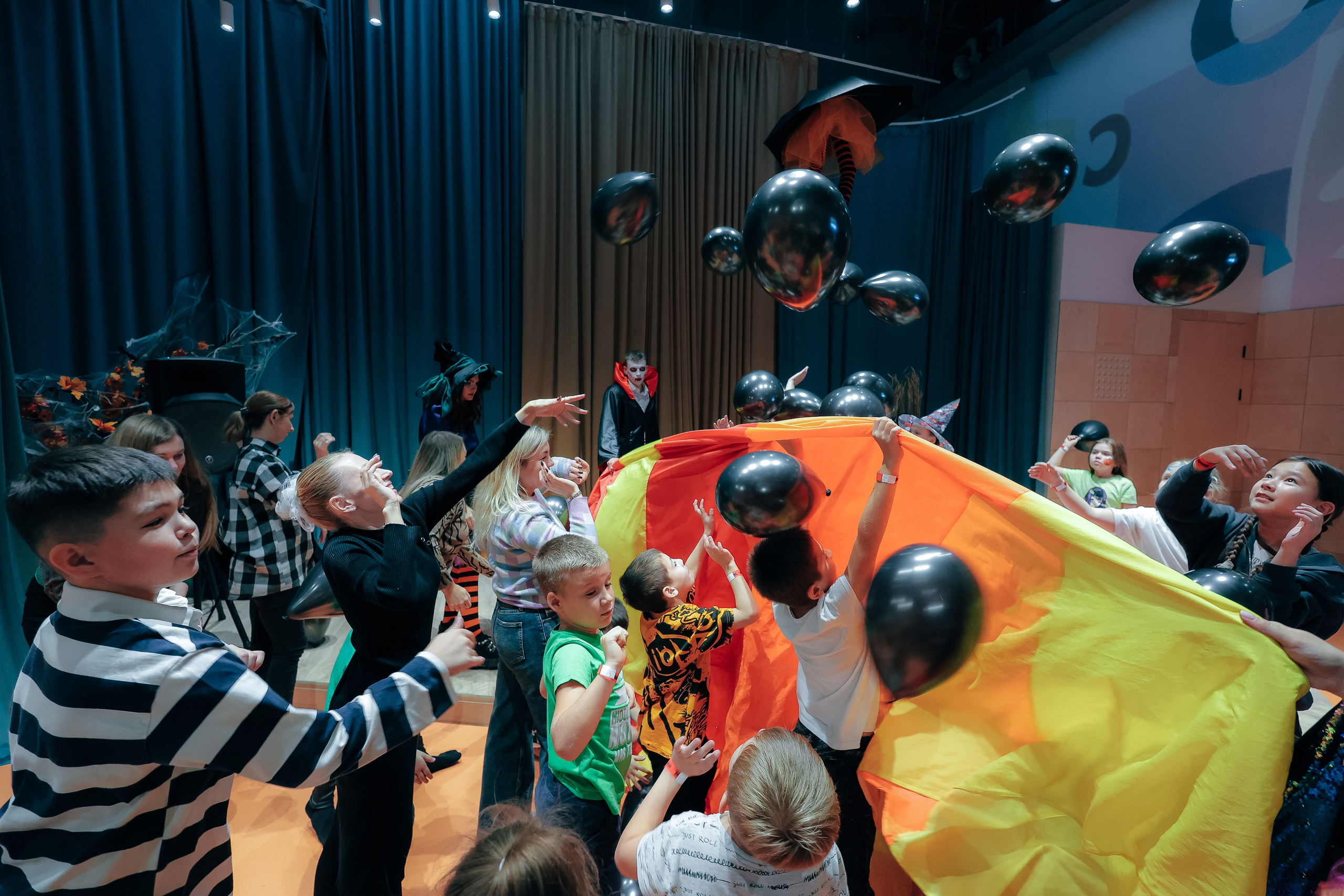 02.11 Halloween в Zhooki Park. Команда специалистов в мире фотографии и видео. Детский фотограф, семейный фотограф