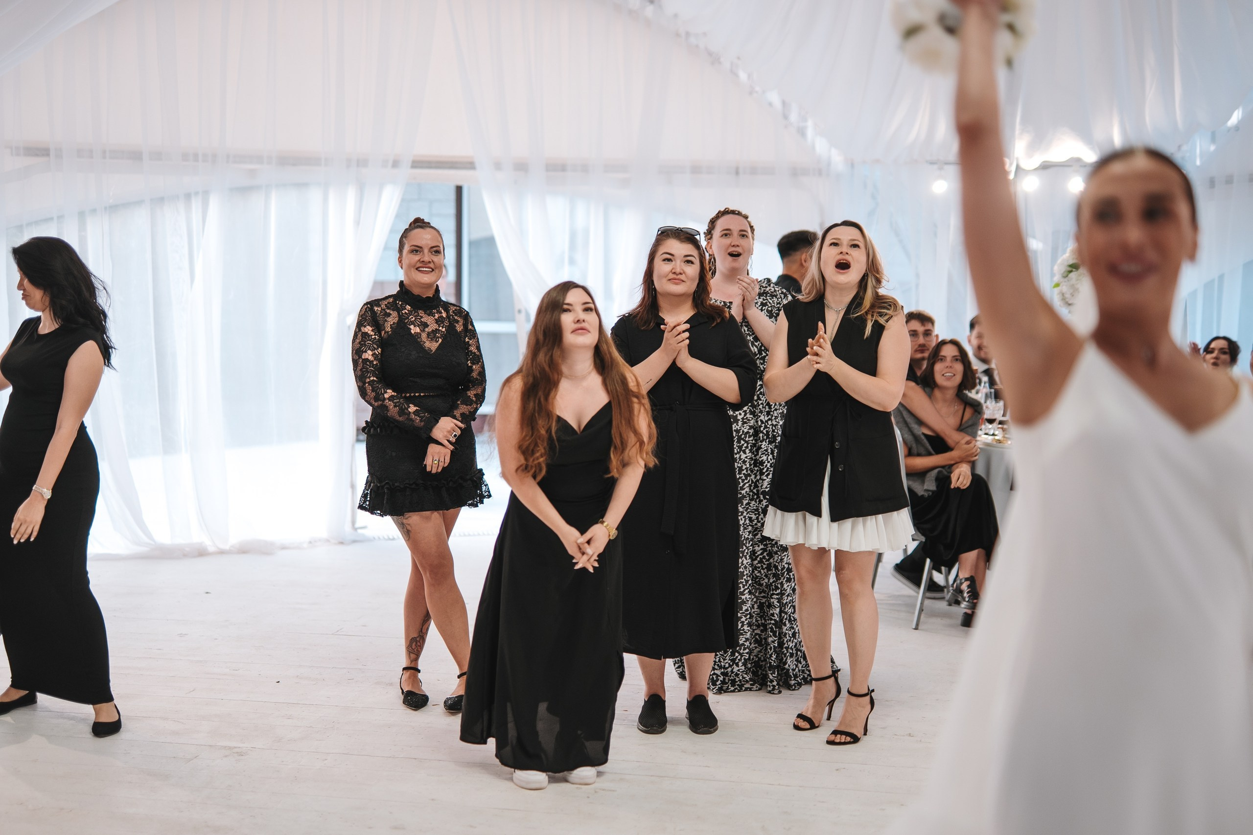 Свадьба 7 июня 2026 года — фотосессия, ЗАГС и банкет в шатре «Под облаками» в Нагаево с ведущим Артуром Ильясовым