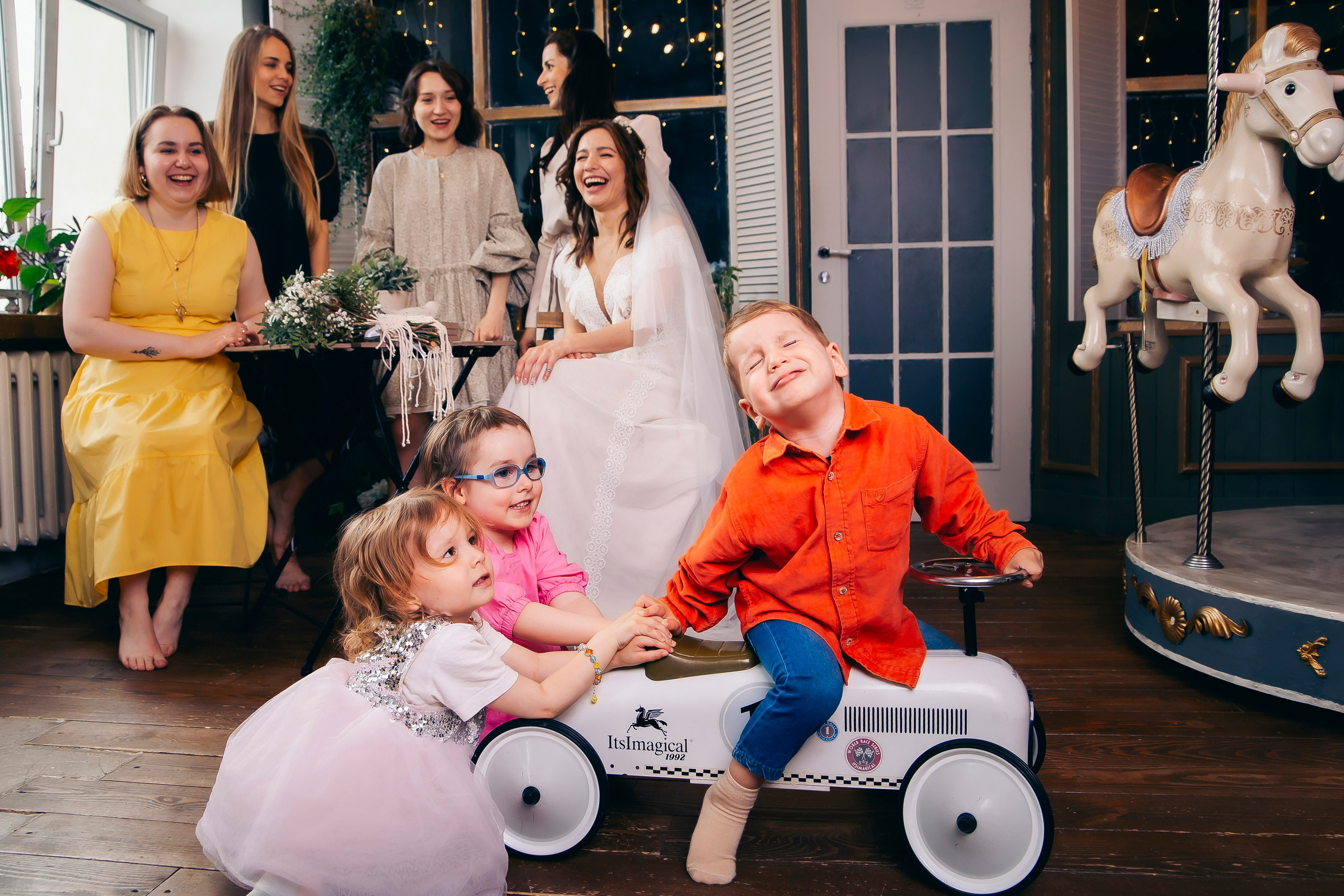 Свадебная съёмка в студии с гостями. Свадебный, семейный фотограф, контент съёмка. Екатеринбург. Елена Граф