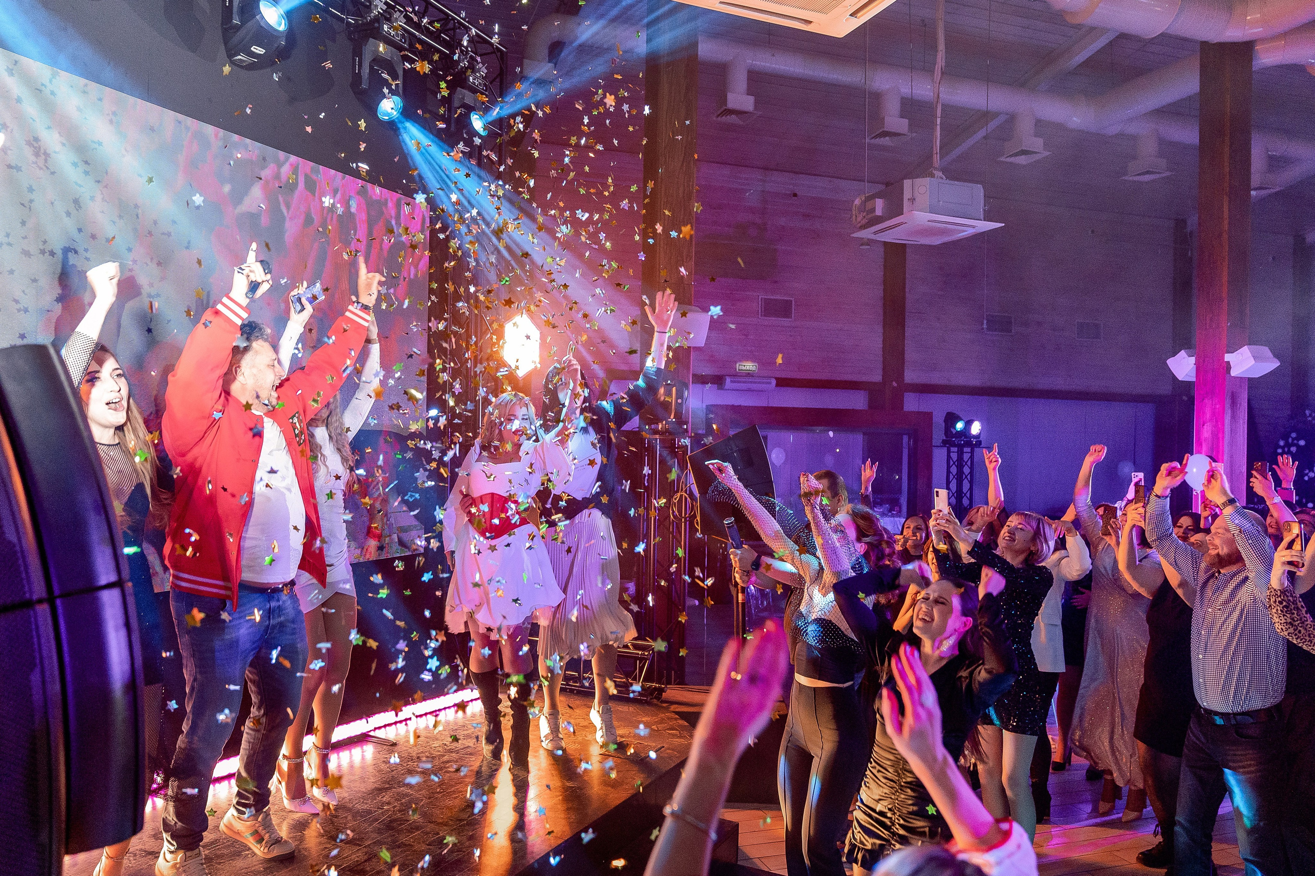 • корпоратив «АВЕНЮ». Фотограф, индивидуальные женские, мужские фотосессии в Ростове-на-Дону