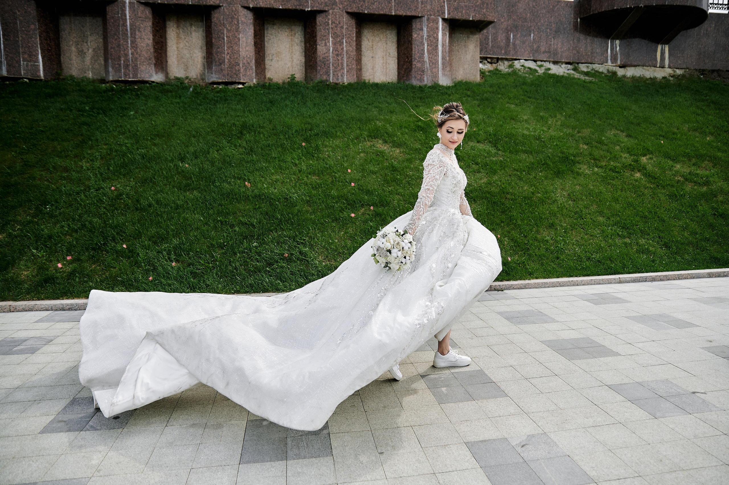 Свадебное платье — нюансы. Свадебный и портретный фотограф в Тюмени Женя Черемнова