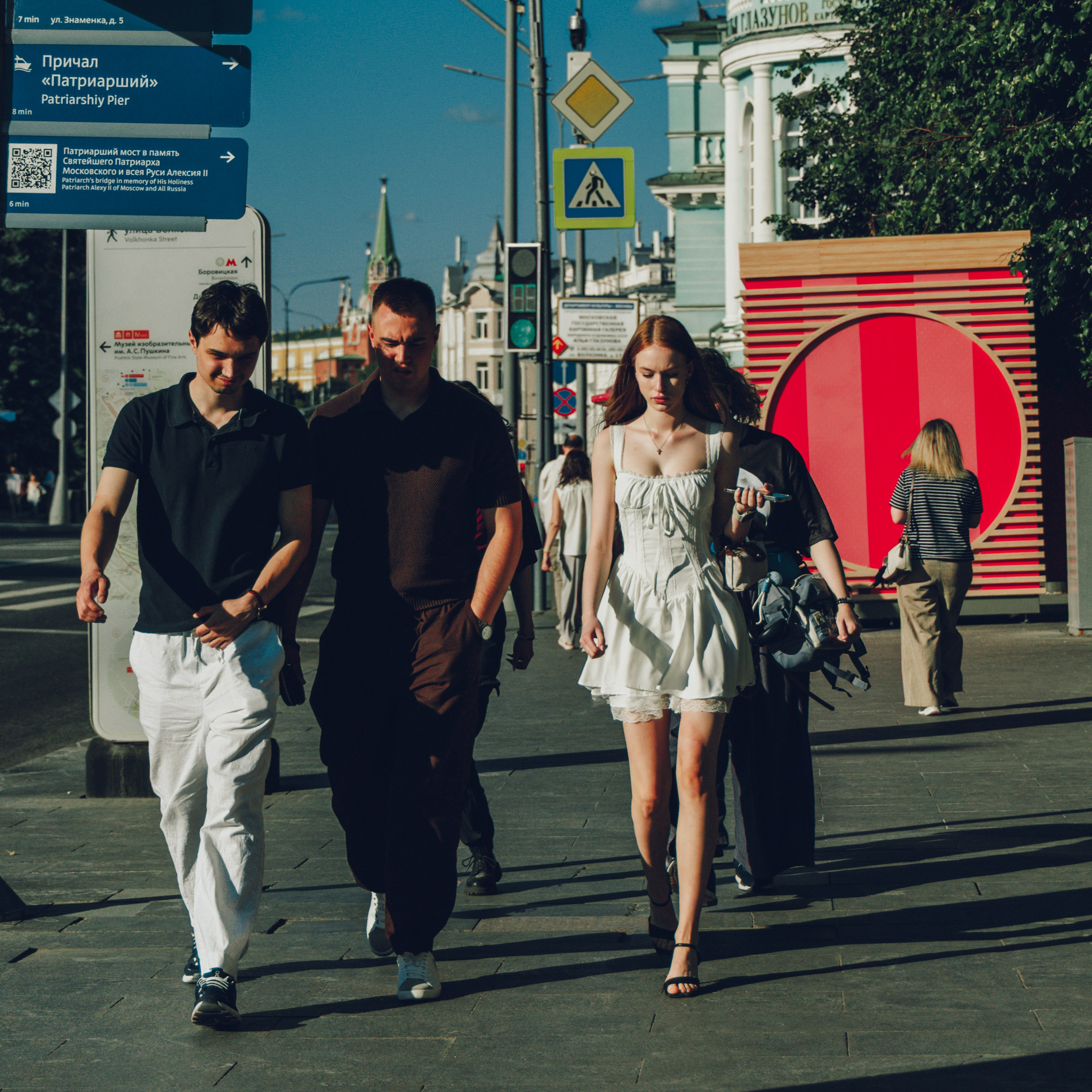 STREETSAGA — уличный фотограф в Москве. Стрит, портреты, путешествия и студийная съёмка
