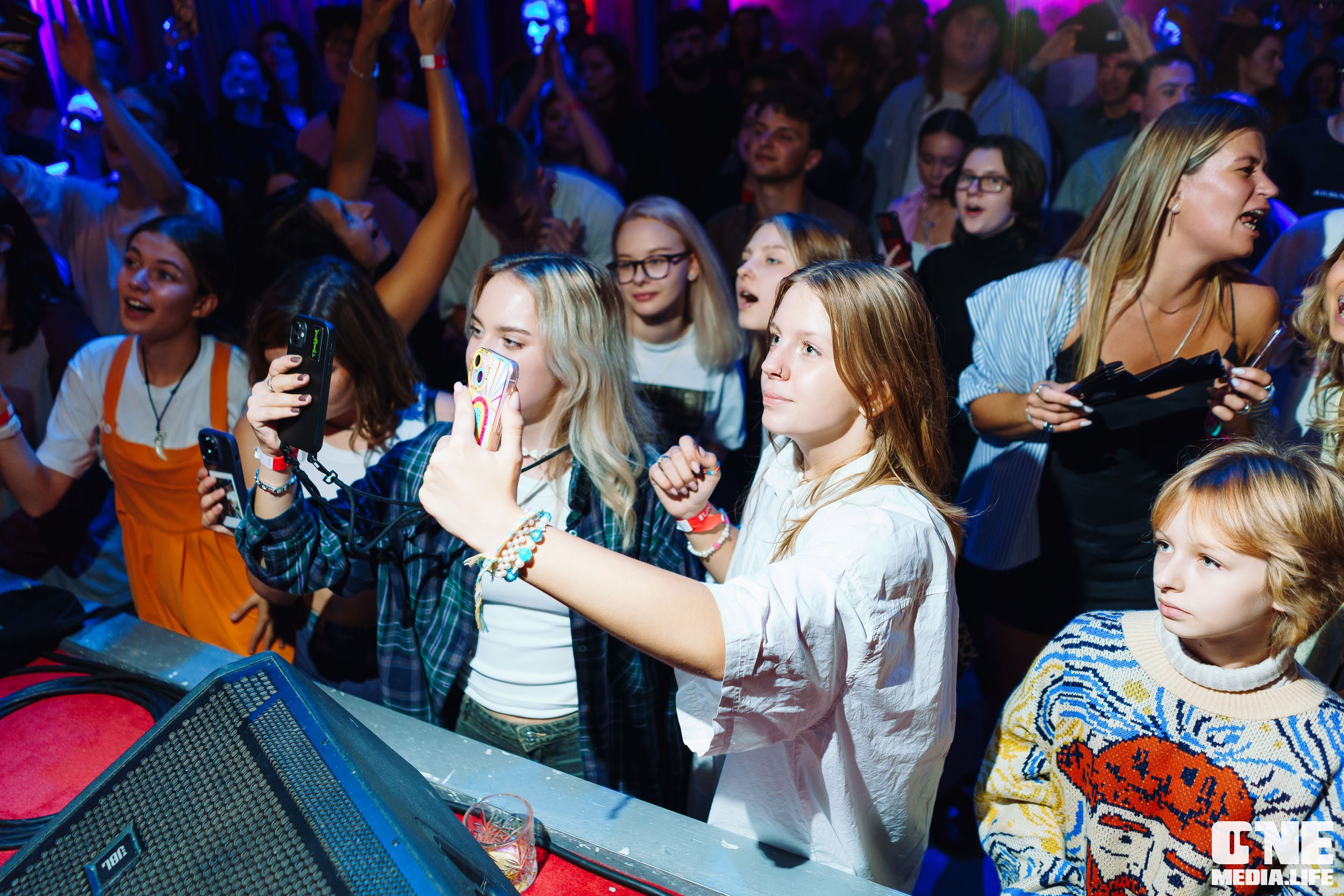 Фоторепортаж из клуба UNIVERSAL. One Media Life: фоторепортажи, фотоотчеты с мероприятий и заведений