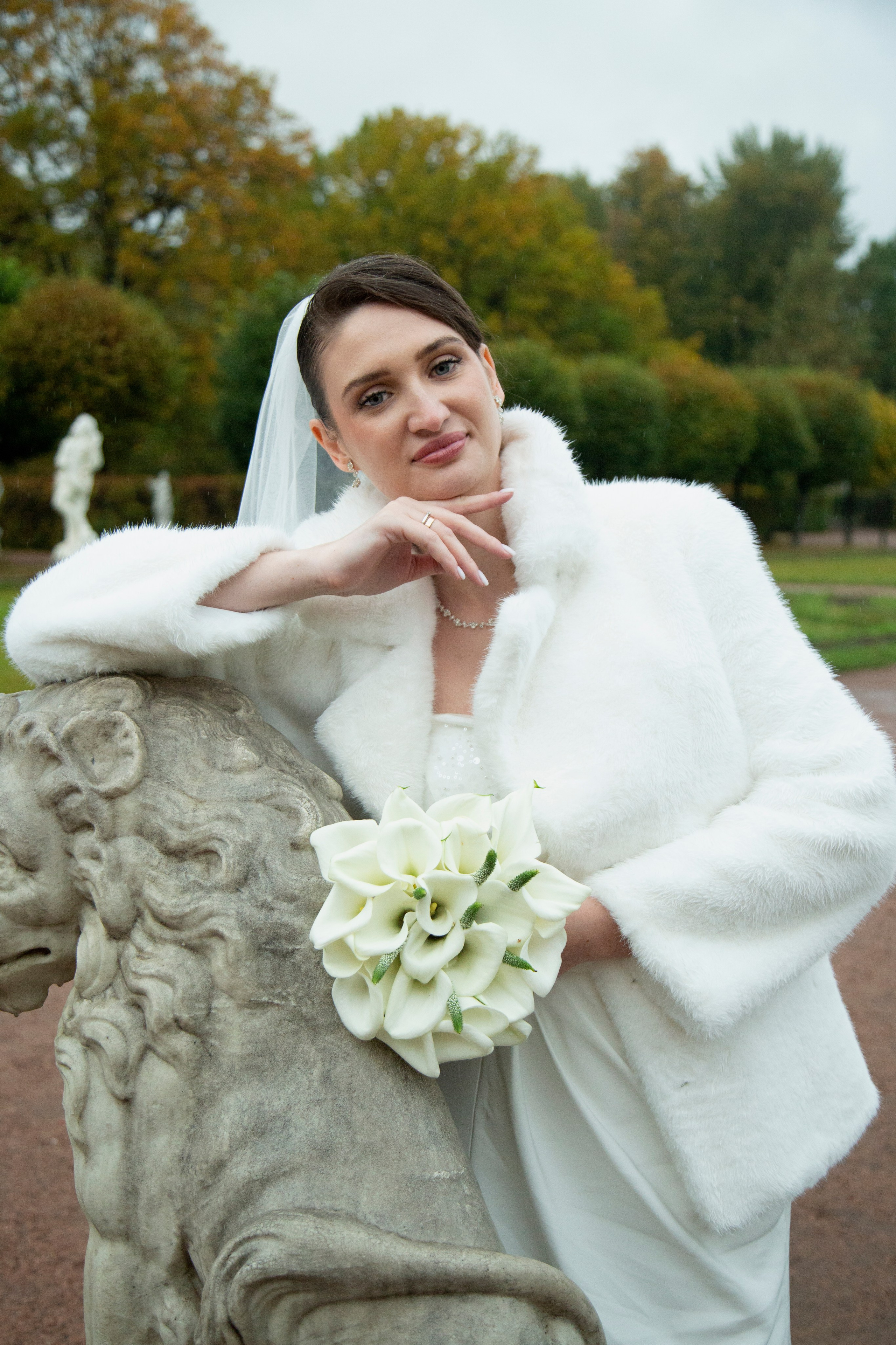 Свадебная фотосессия в усадьбе Кусково Алексея и Юлии. Фотосессия в студии в Москве от профессионального фотографа услуги по доступным ценам