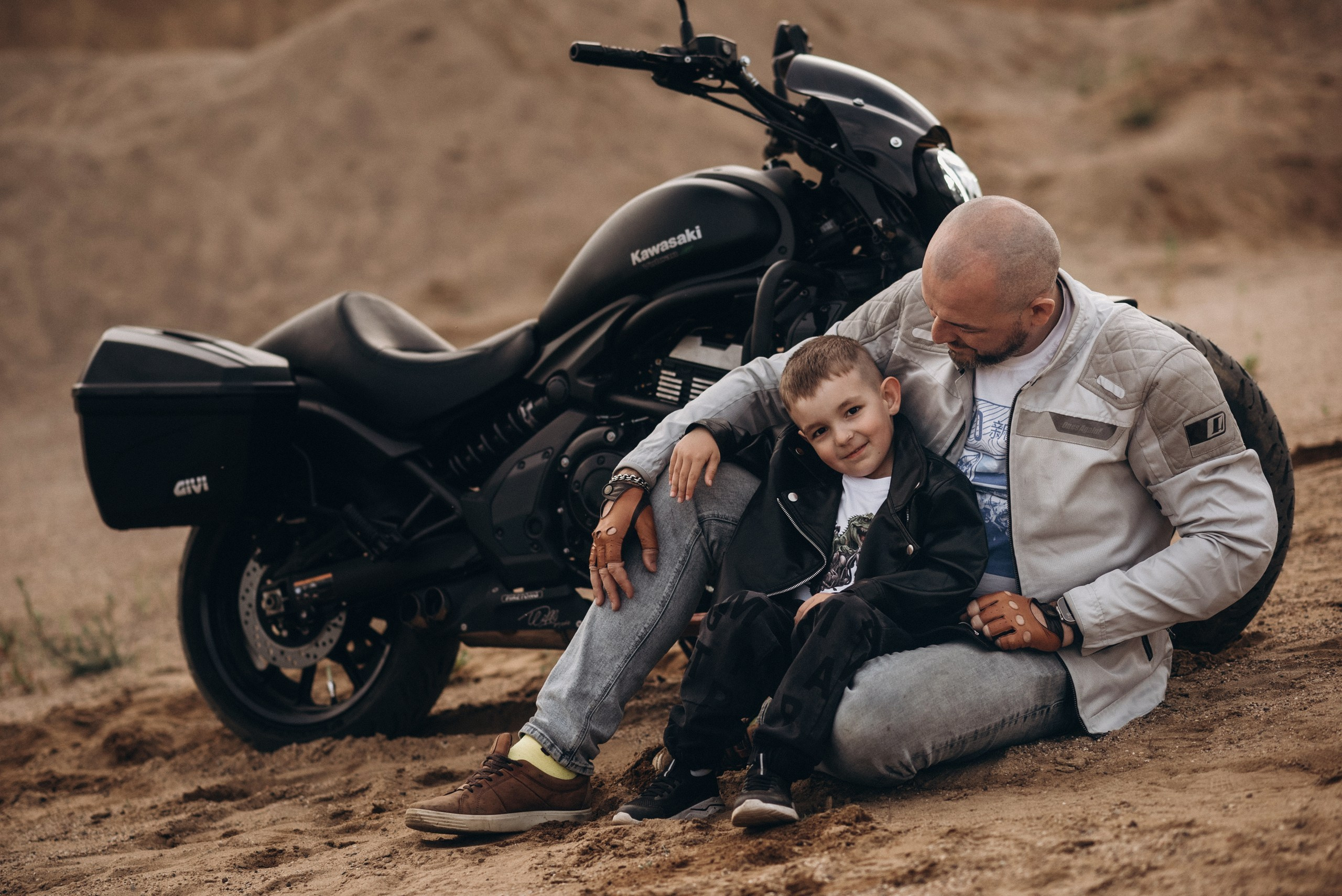 Семейная фотосессия с мотоциклами. Фотограф Ростов Великий Юлия Кузьмина Фотограф на крещение Ярославль