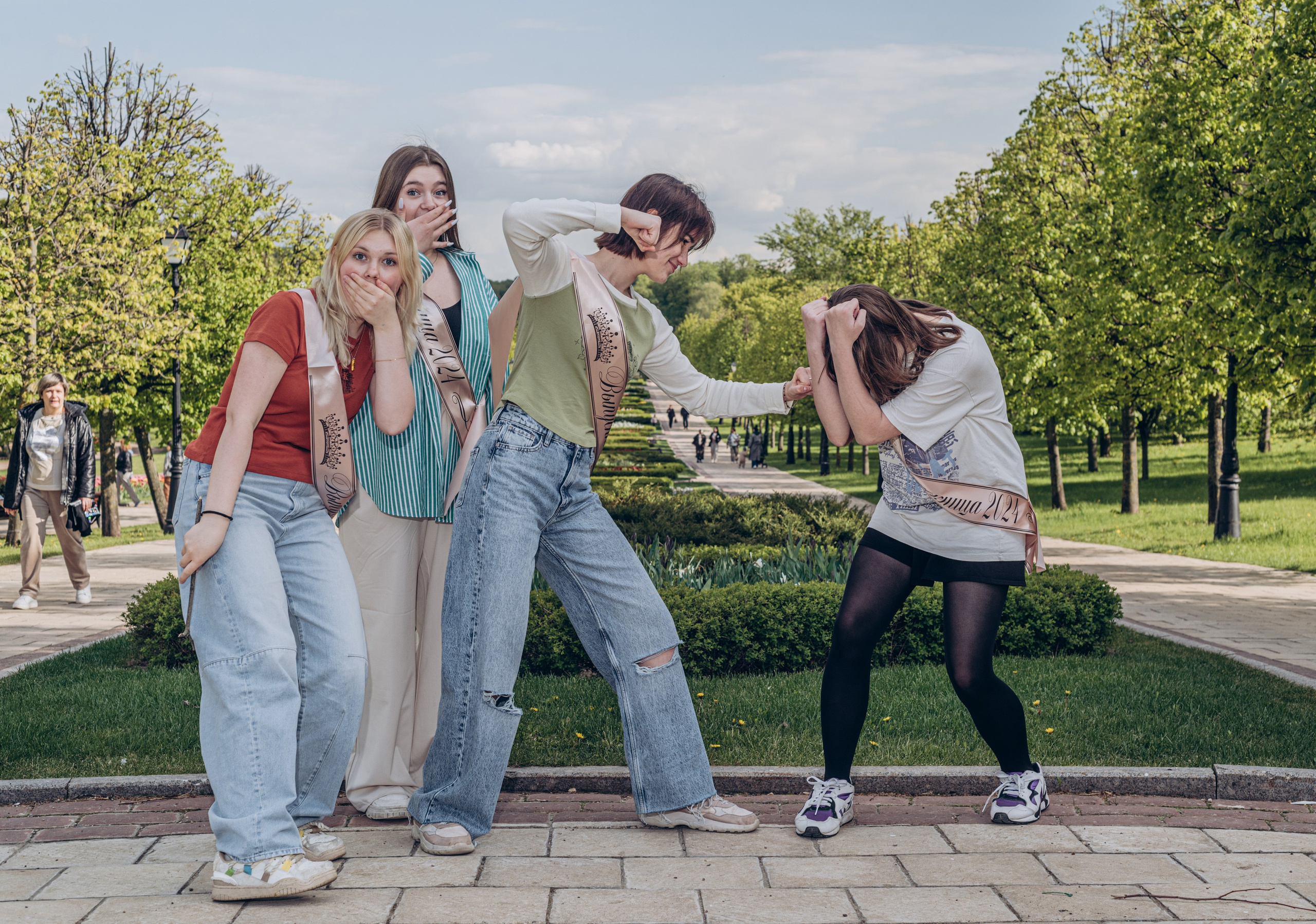 Выпускной альбом с душой — фотосессия, ретушь и дизайн в Москве. MILATE — выпускные альбомы, фотосессии и видео в Москве