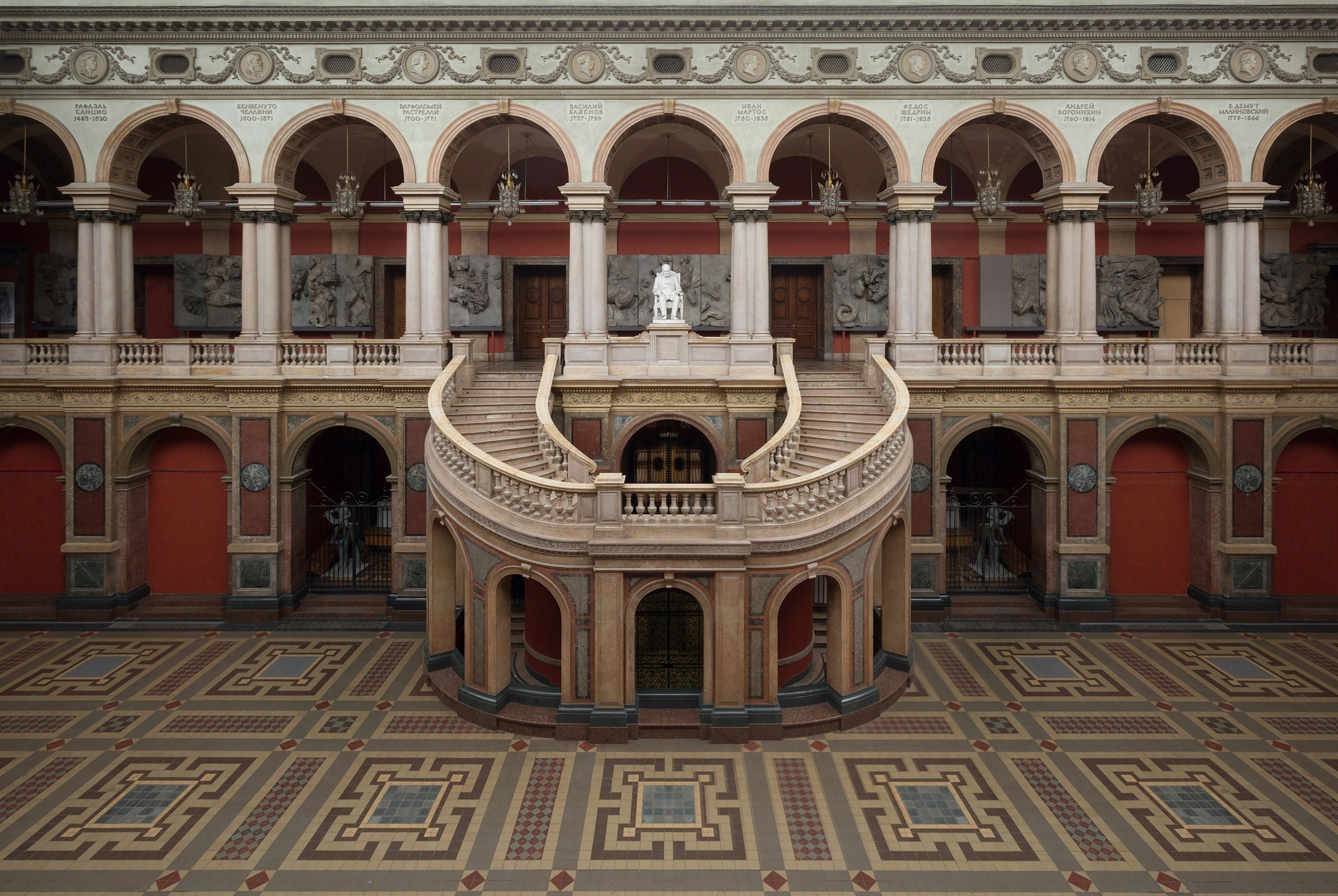 Локации в Питере под крышей