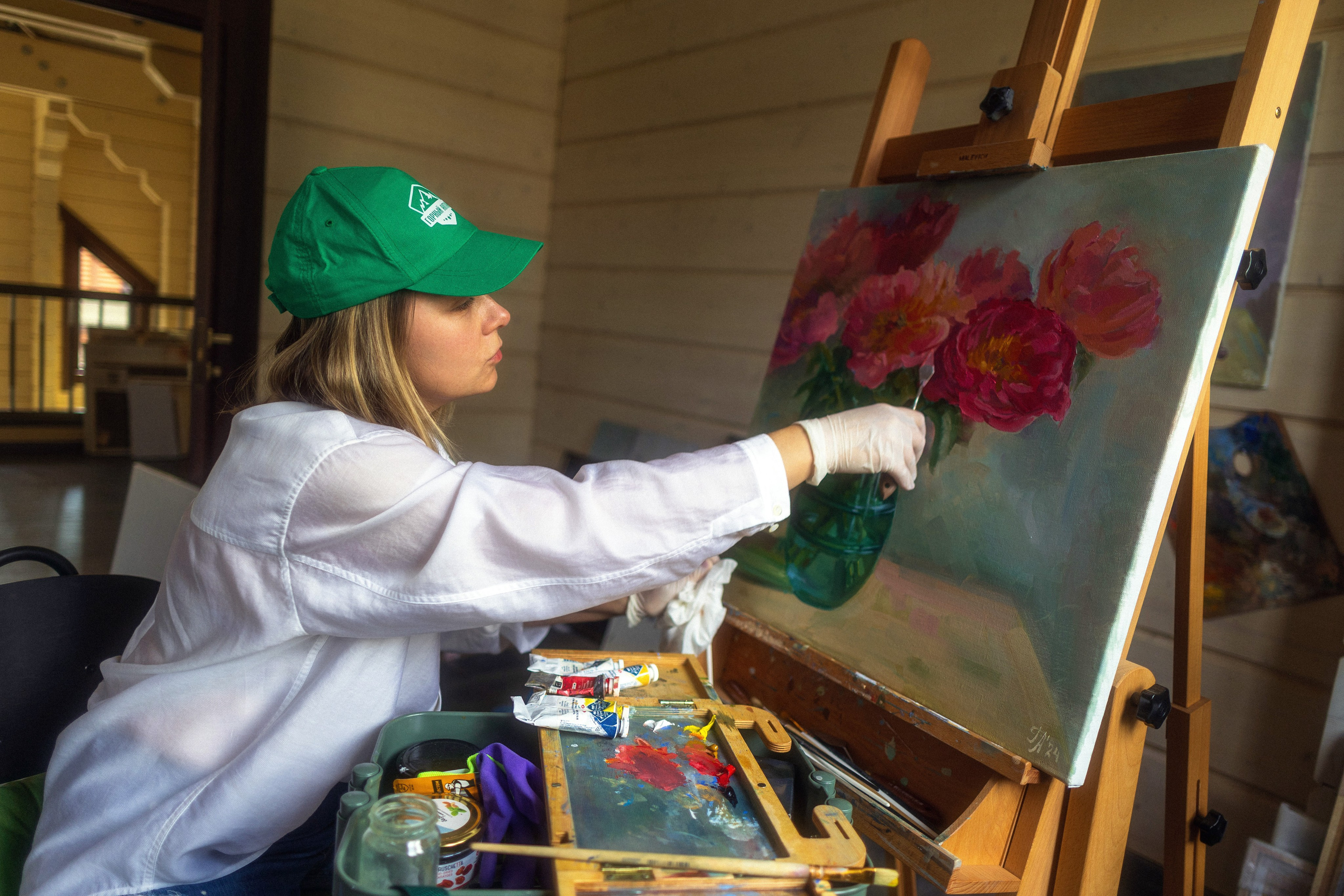 Фото в мастерской художника