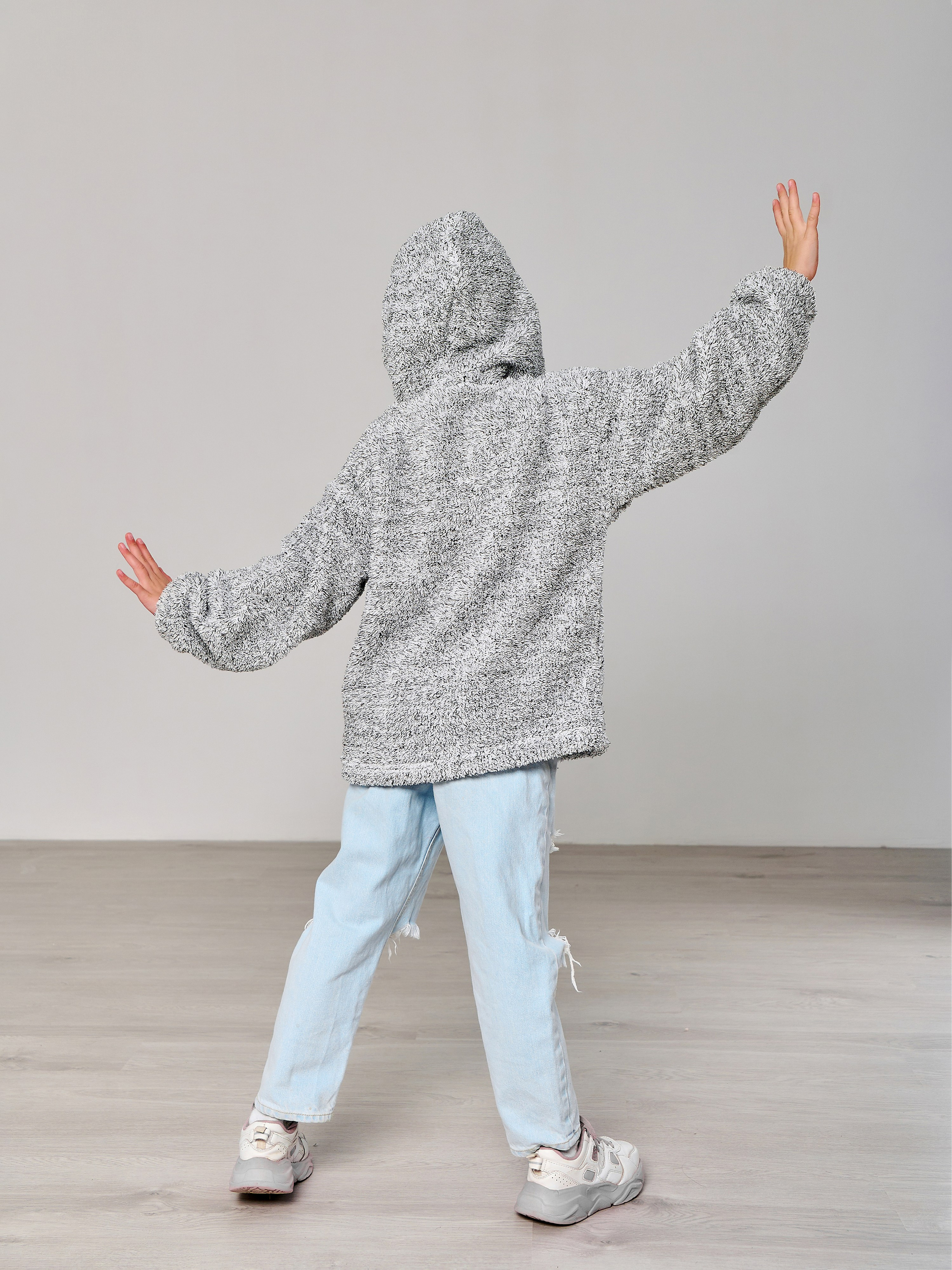 Съемка детских толстовок для маркетплейса. Контент фотограф для бизнеса и маркет-плейсов