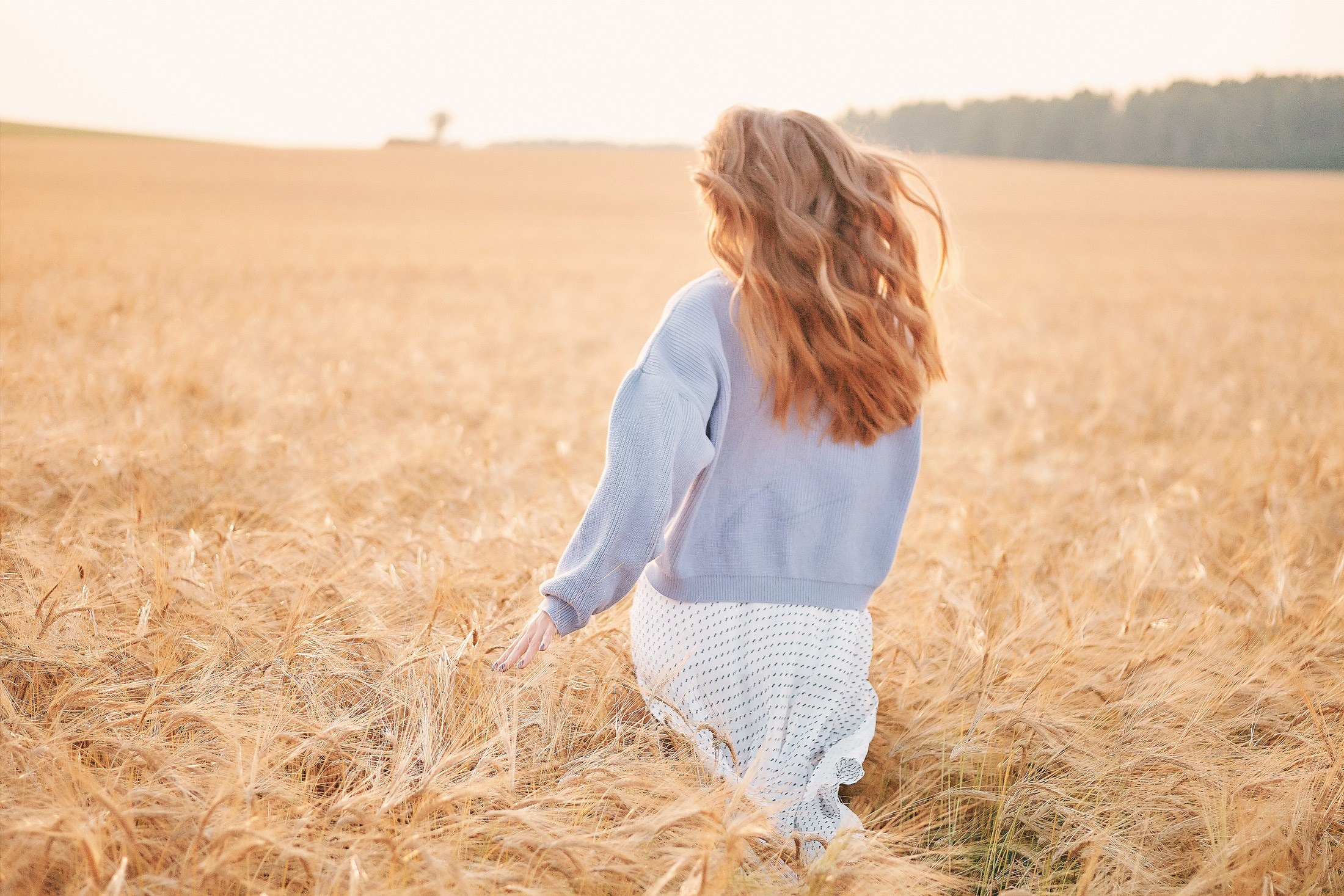 Фотосъемка мамы с дочкой в кукурузном поле. Фотограф для бизнеса Константин Брусницын в Екатеринбурге